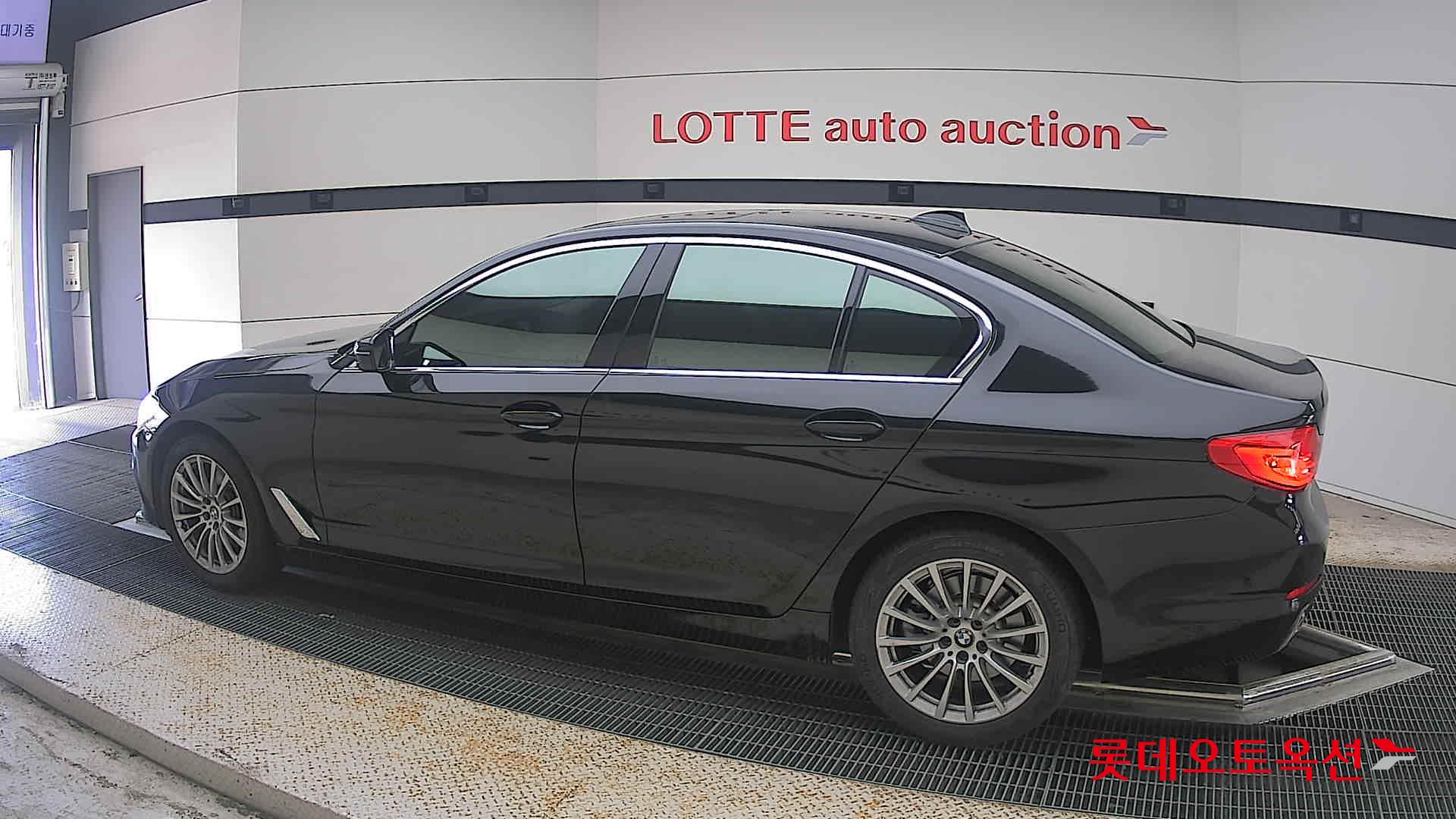 2020 - bmw 520i