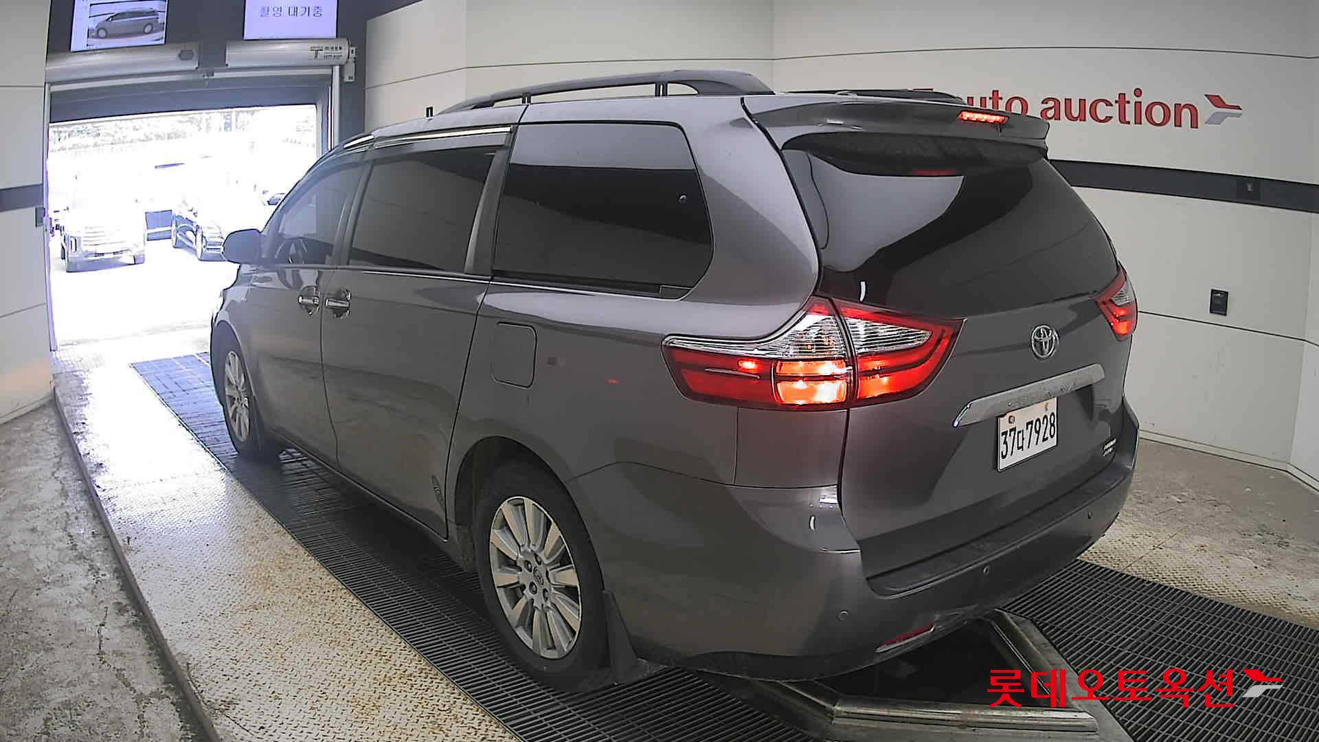 2017 - toyota sienna