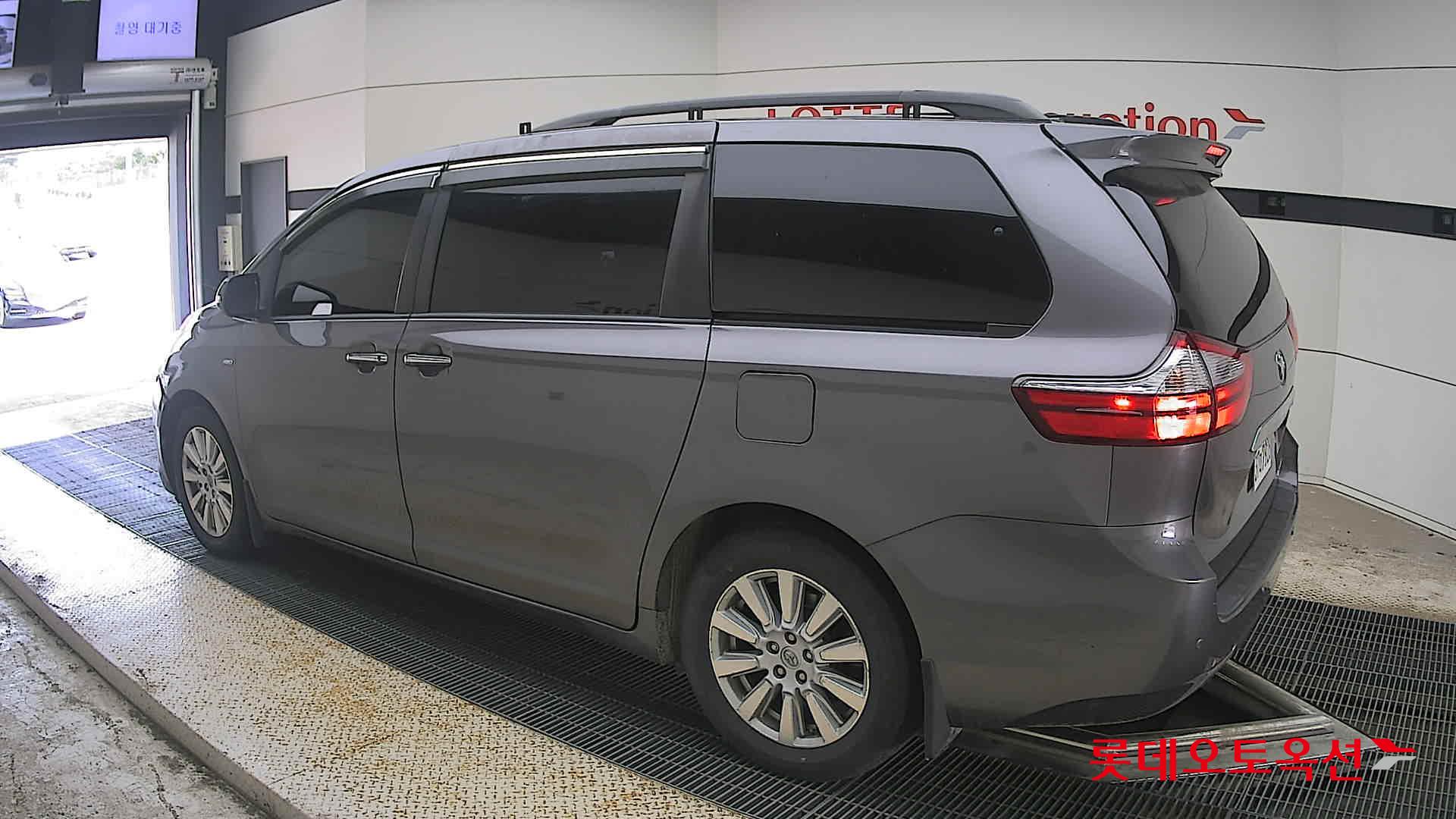 2017 - toyota sienna