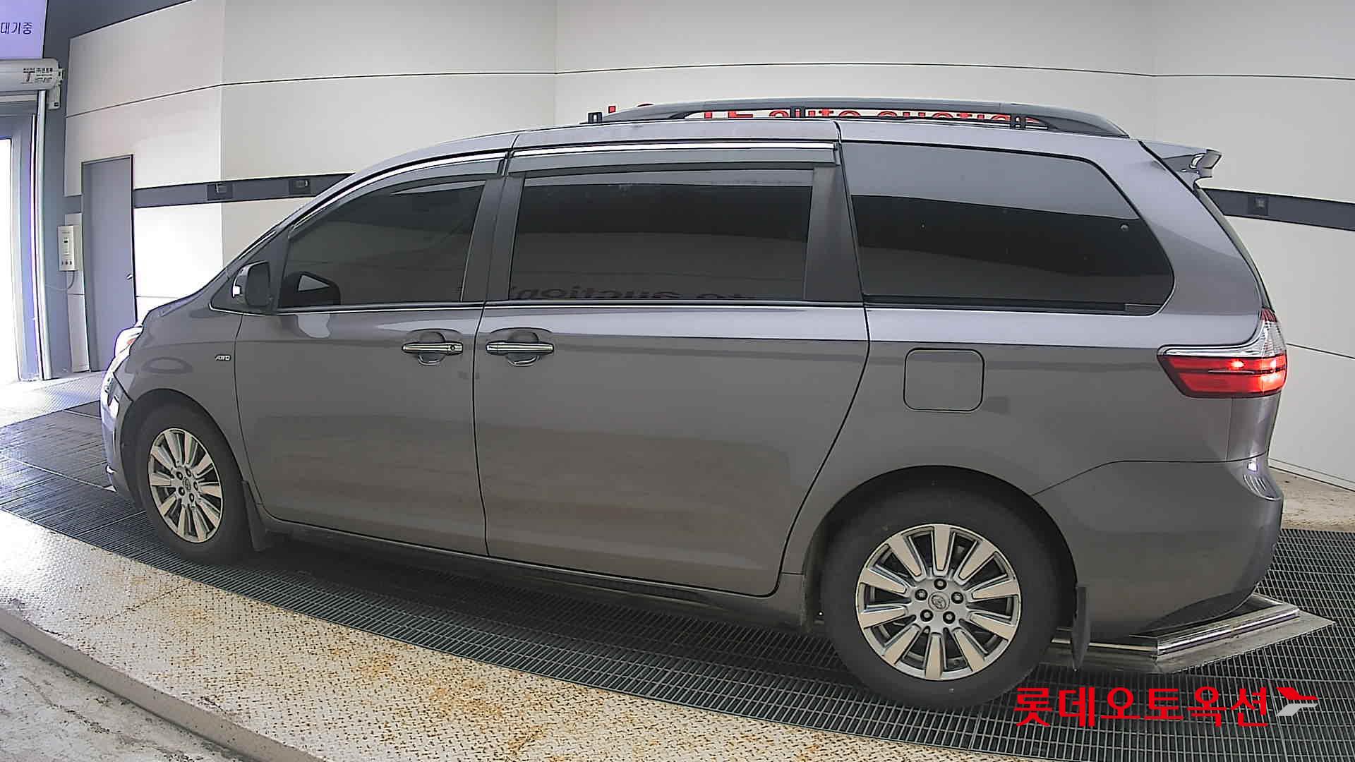 2017 - toyota sienna