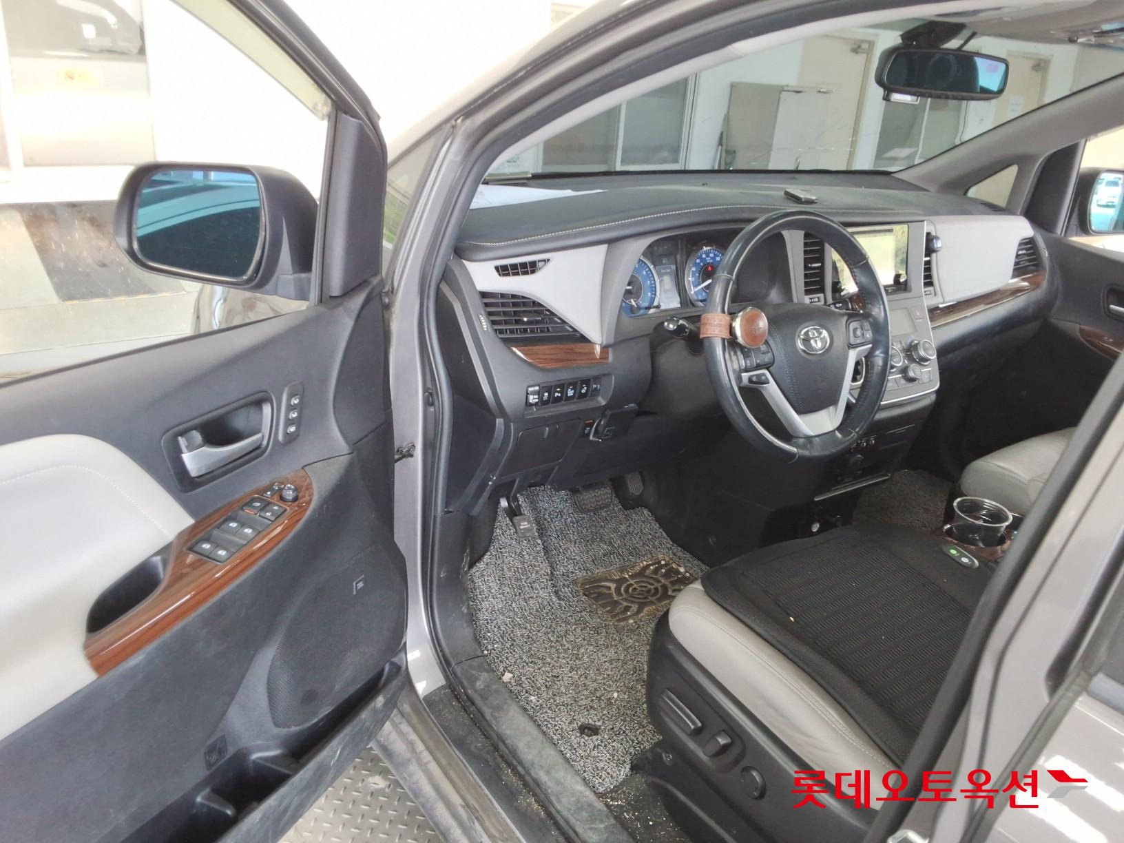 2017 - toyota sienna