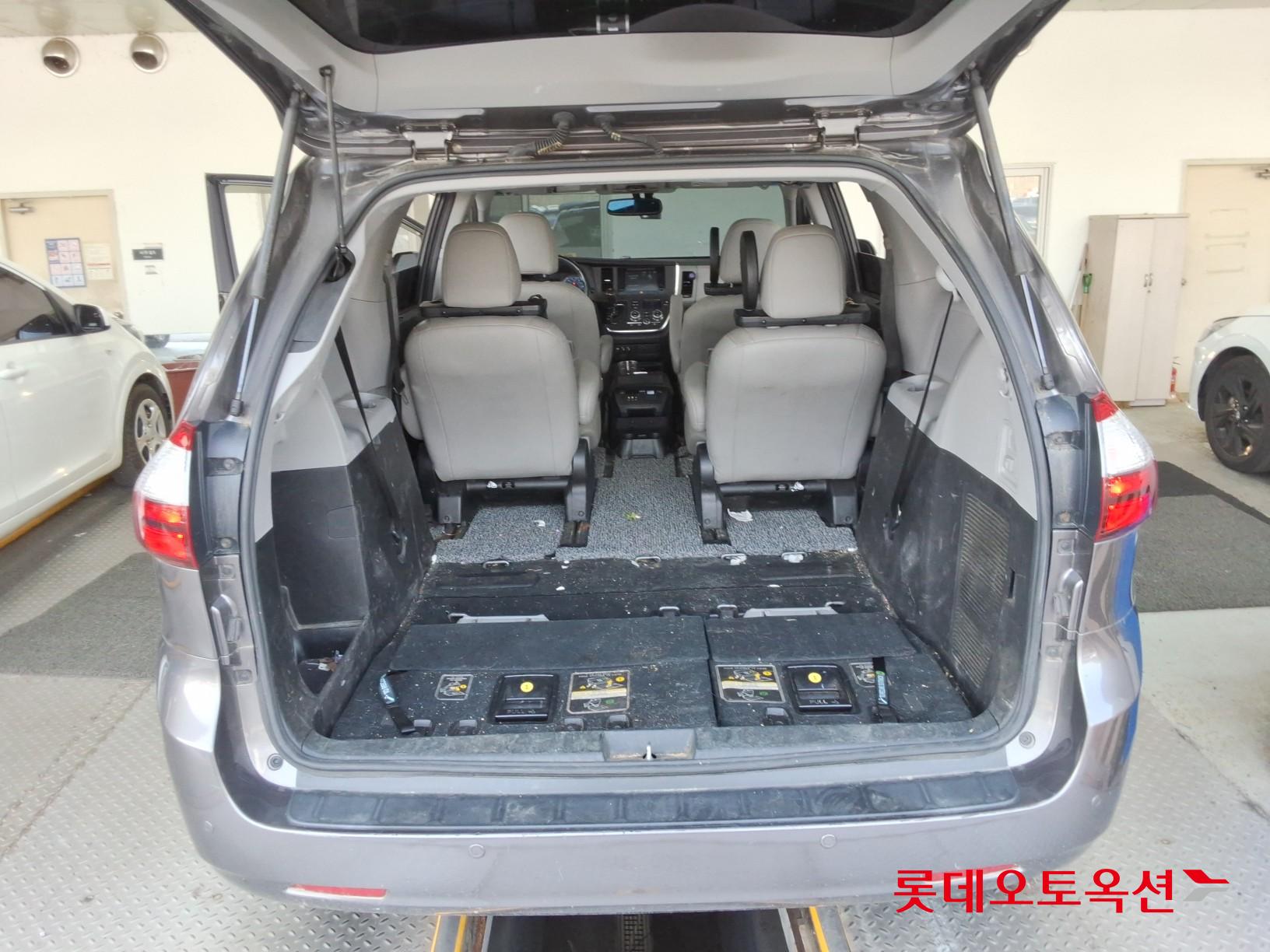 2017 - toyota sienna