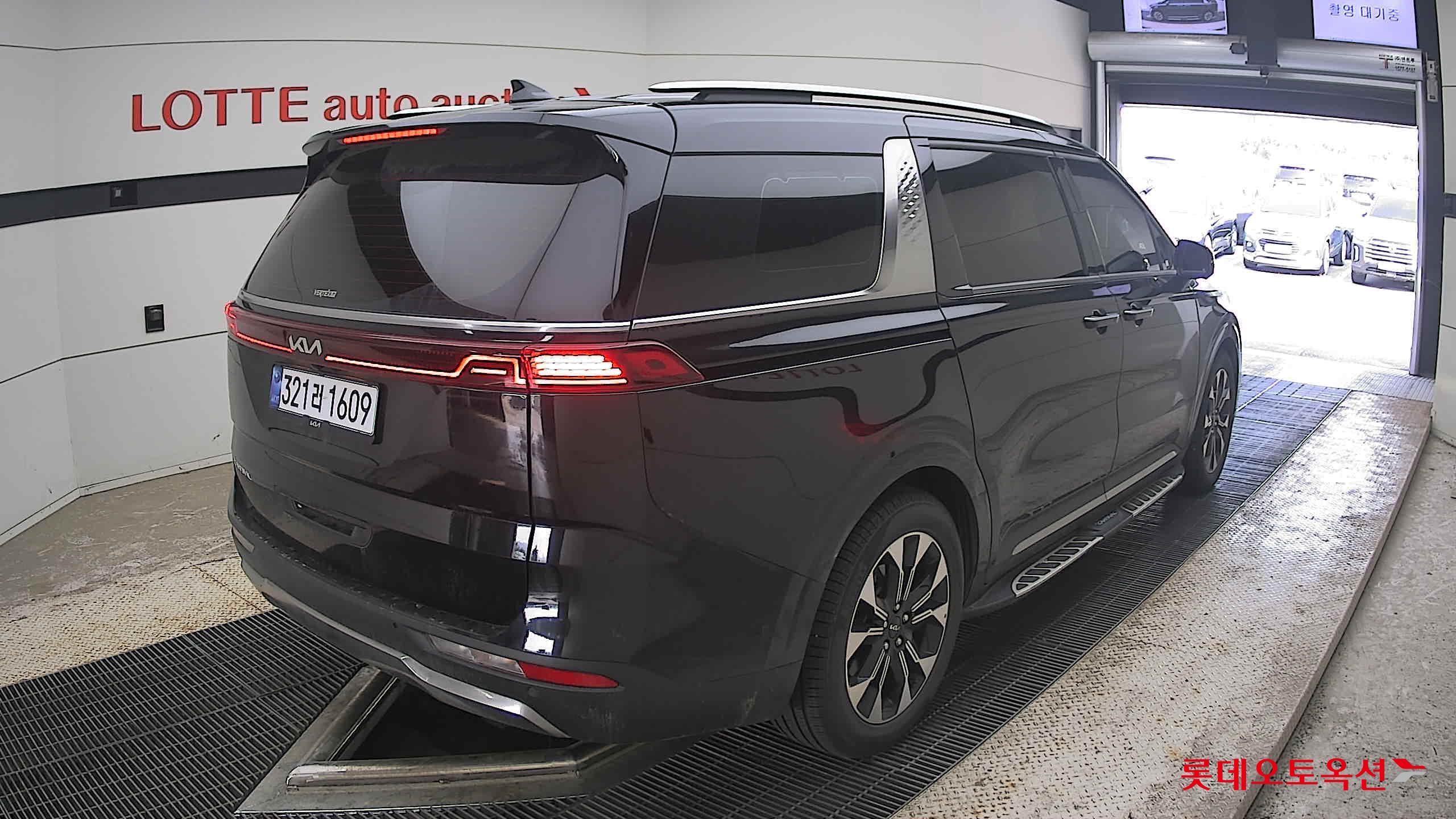 2023 - kia carnival