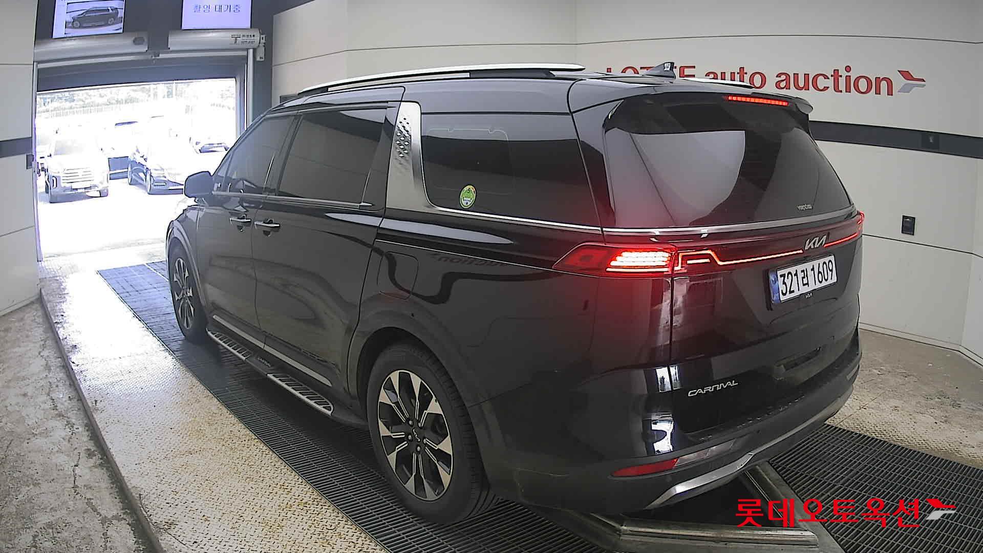 2023 - kia carnival