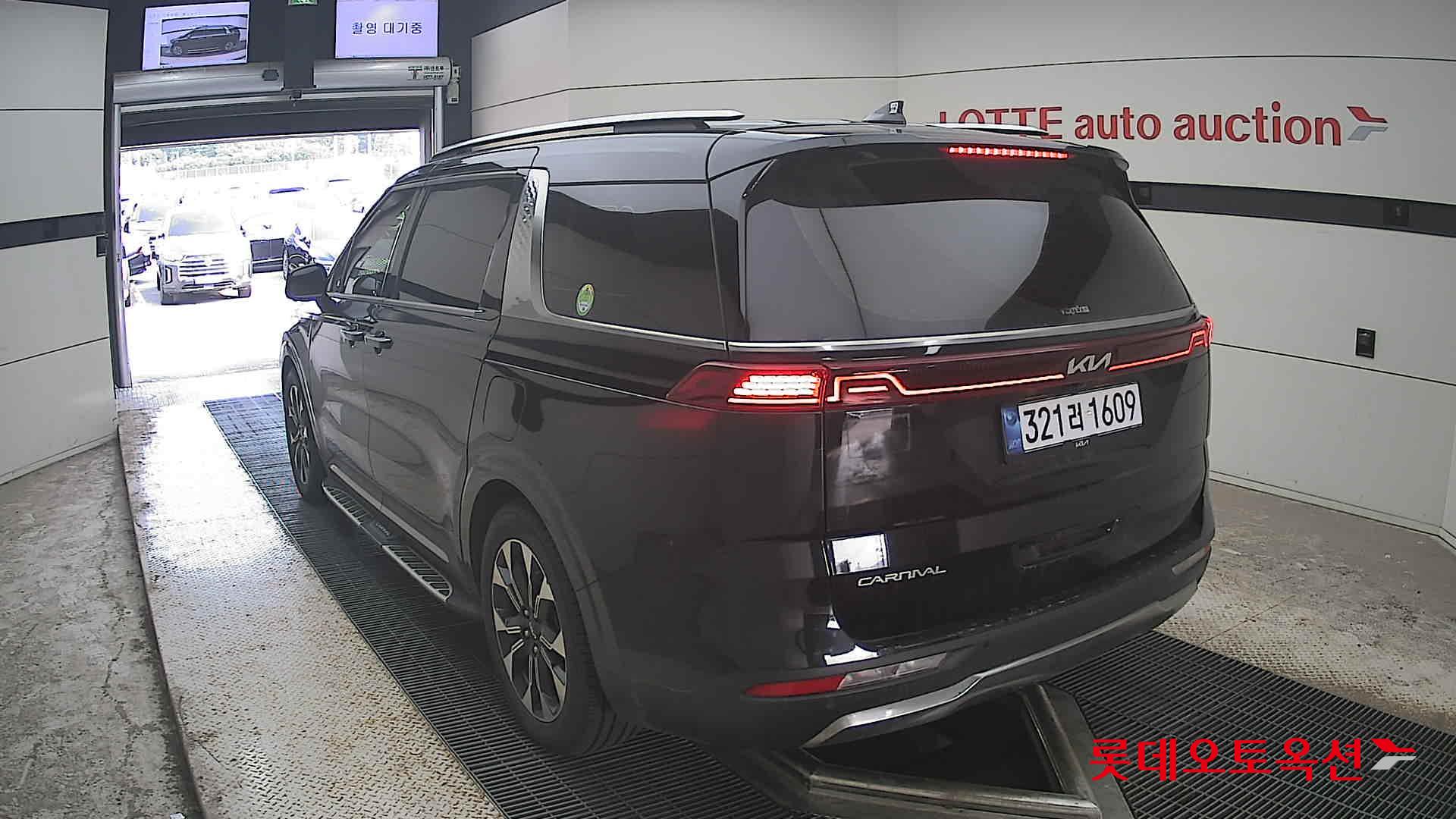 2023 - kia carnival