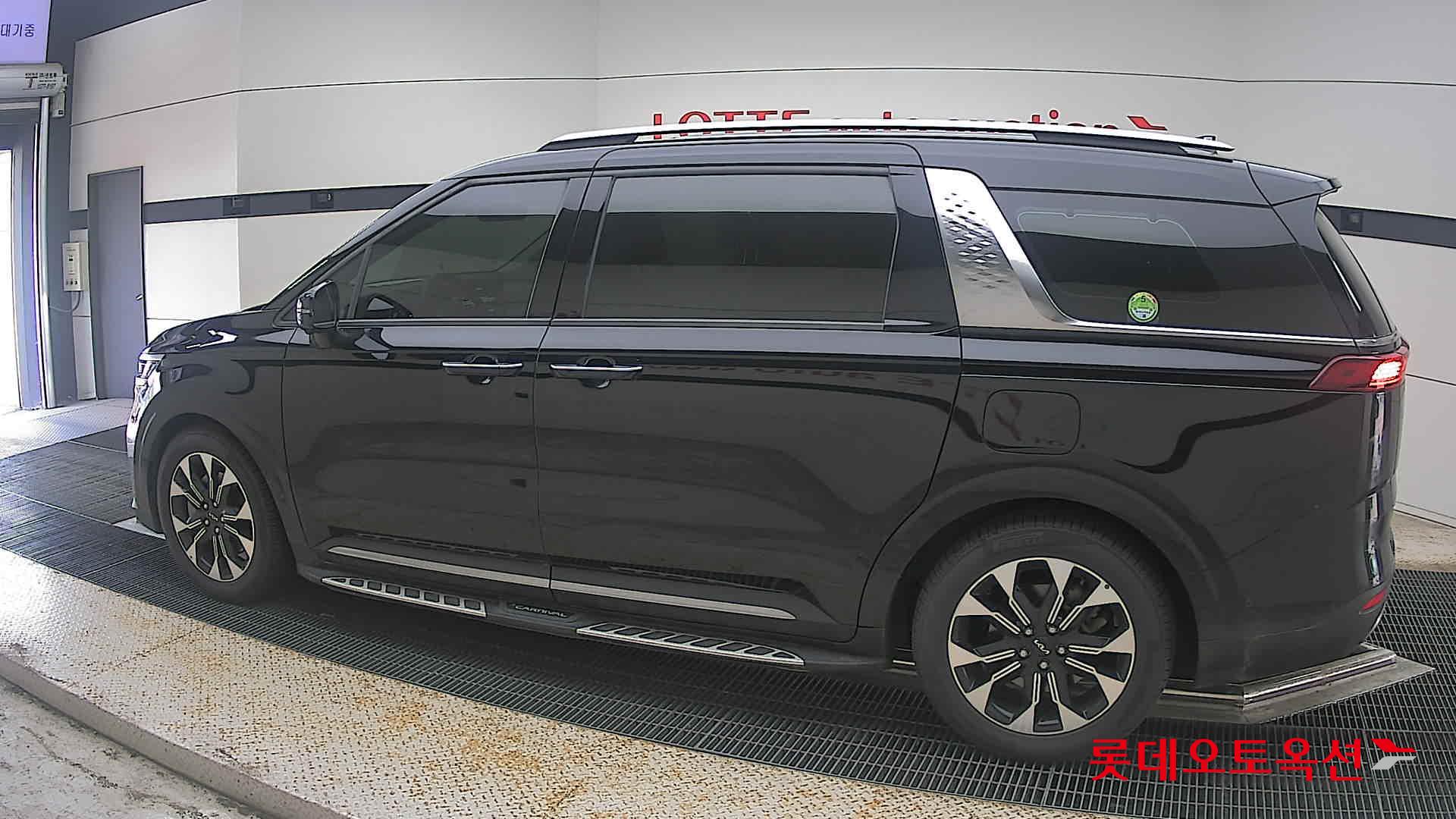 2023 - kia carnival