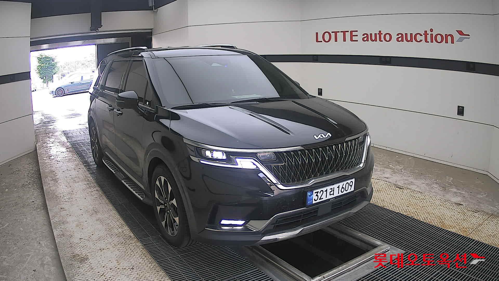 2023 - kia carnival