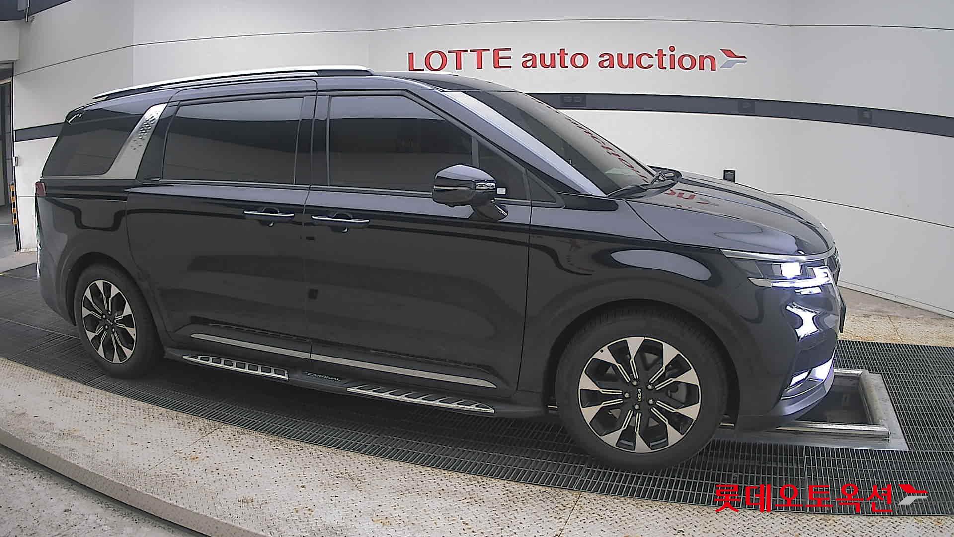 2023 - kia carnival