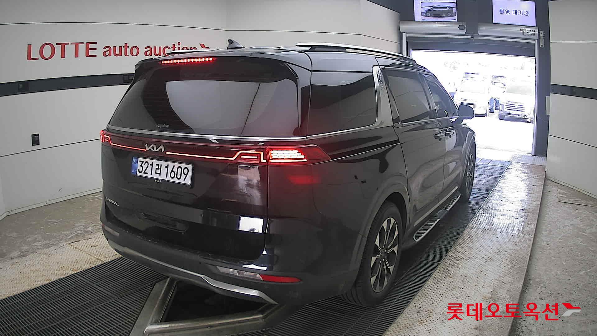 2023 - kia carnival