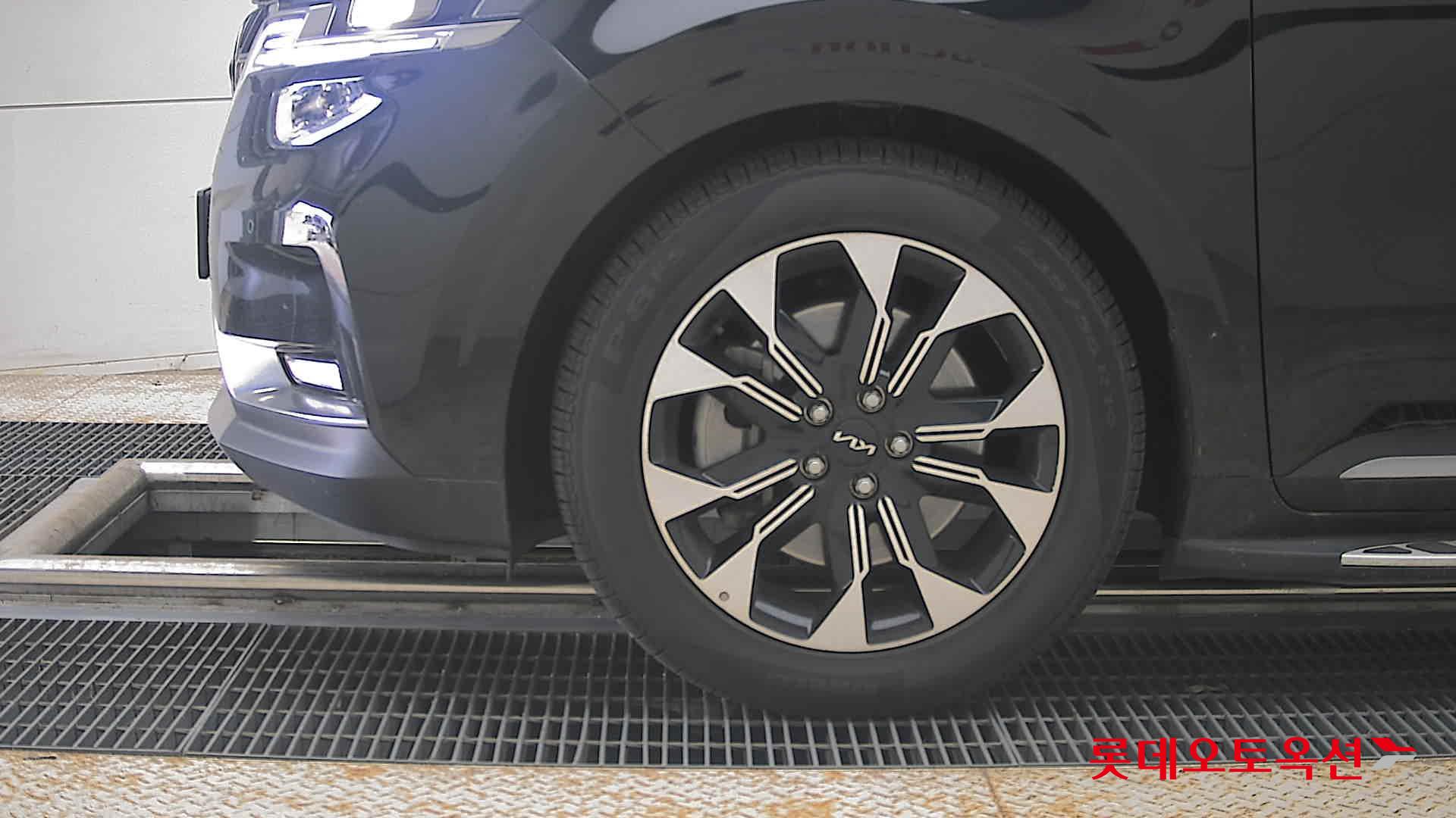 2023 - kia carnival