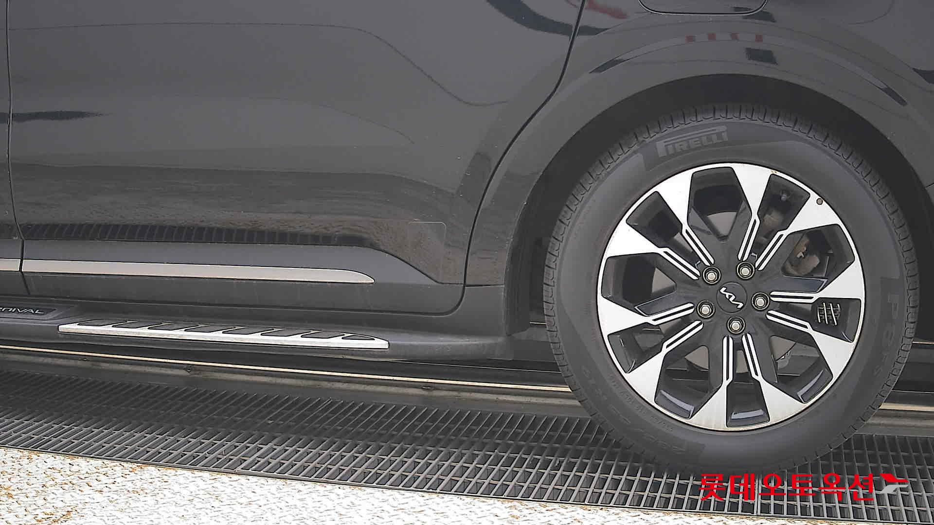 2023 - kia carnival