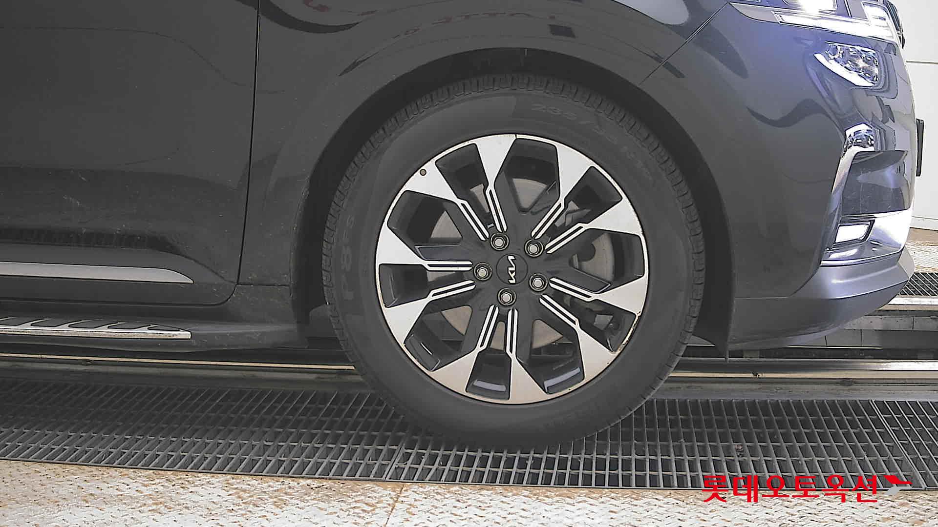 2023 - kia carnival