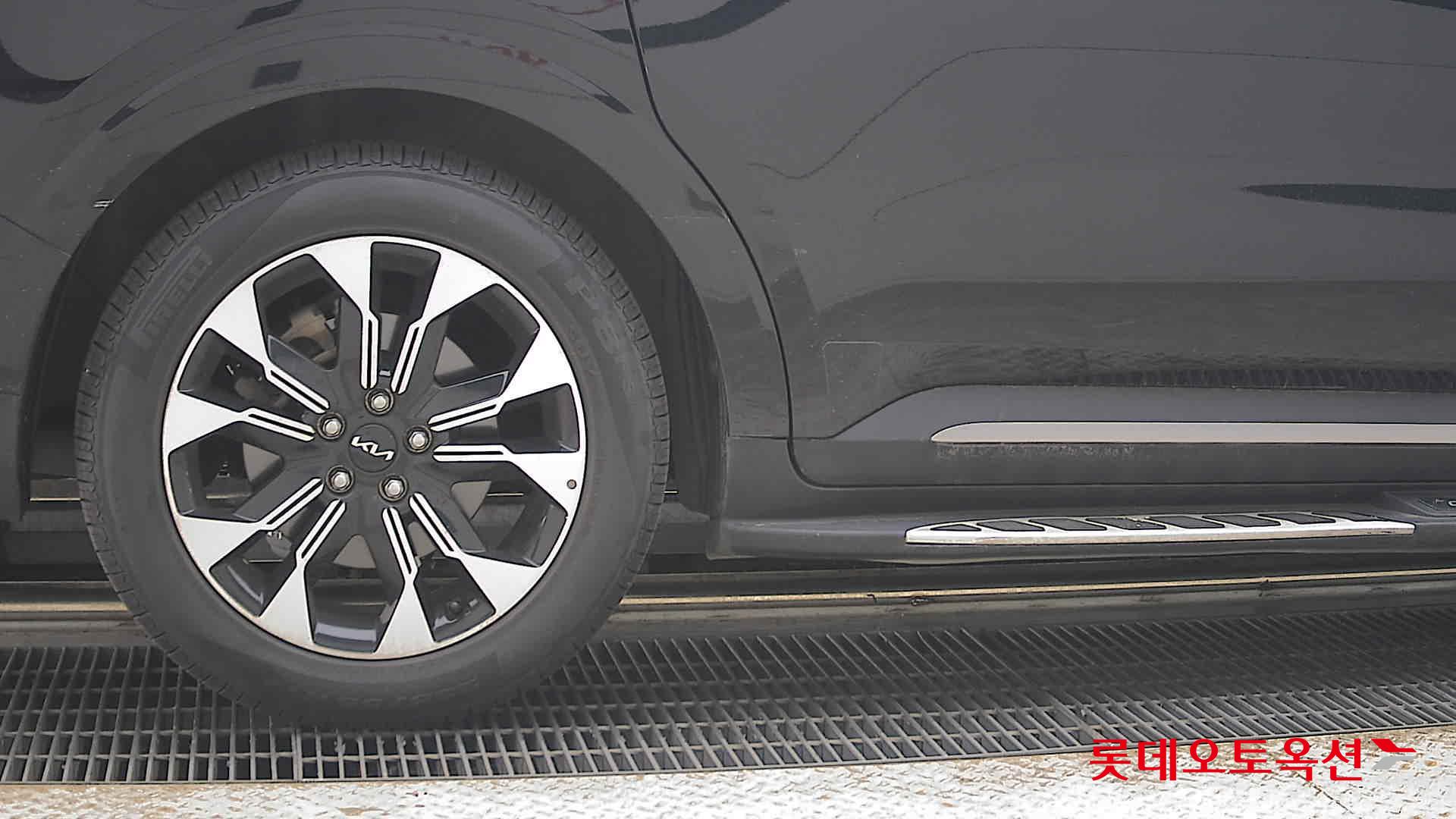 2023 - kia carnival