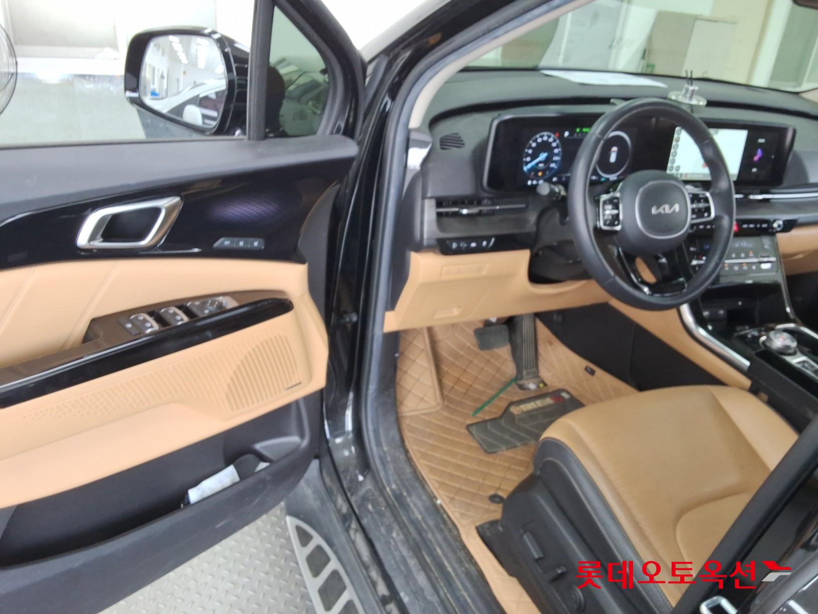 2023 - kia carnival