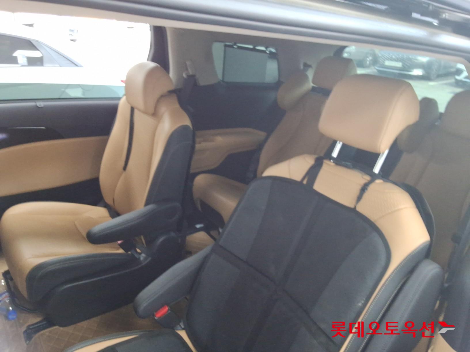 2023 - kia carnival