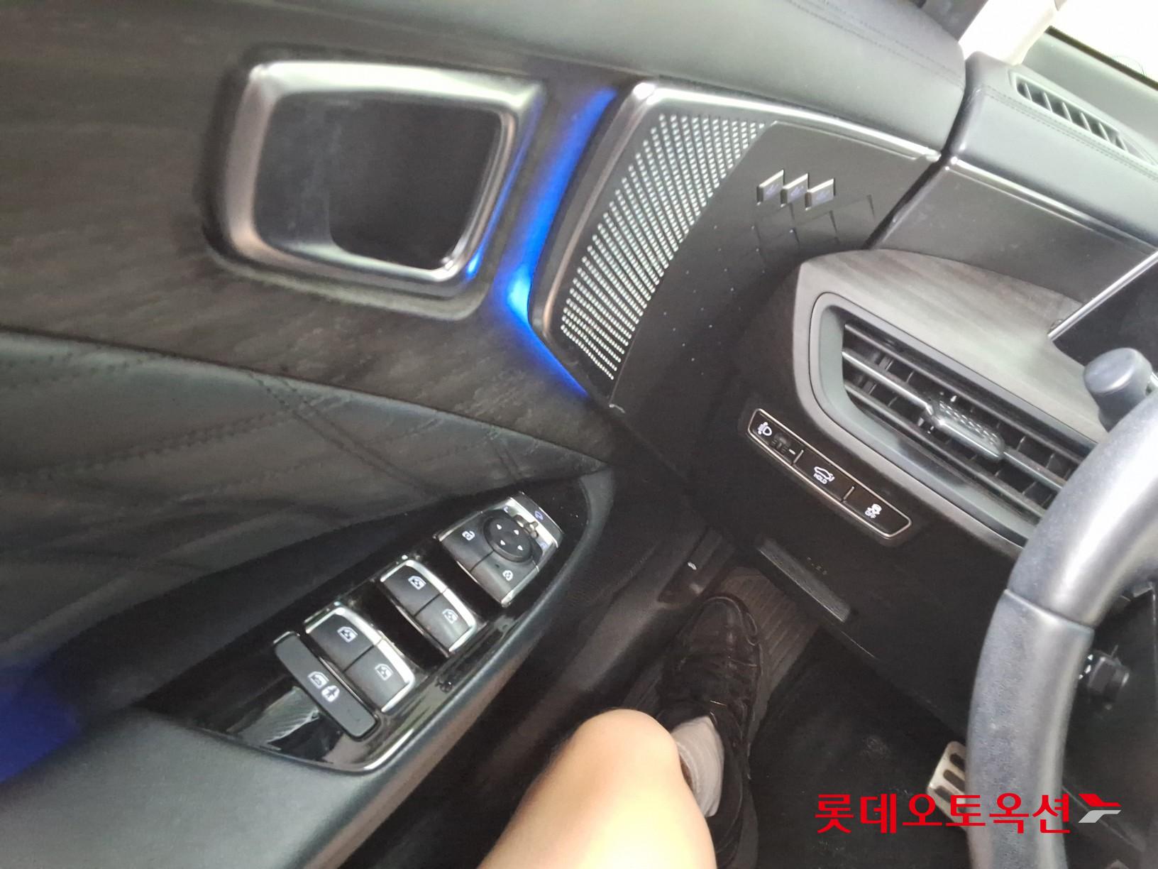 2022 - kia k8