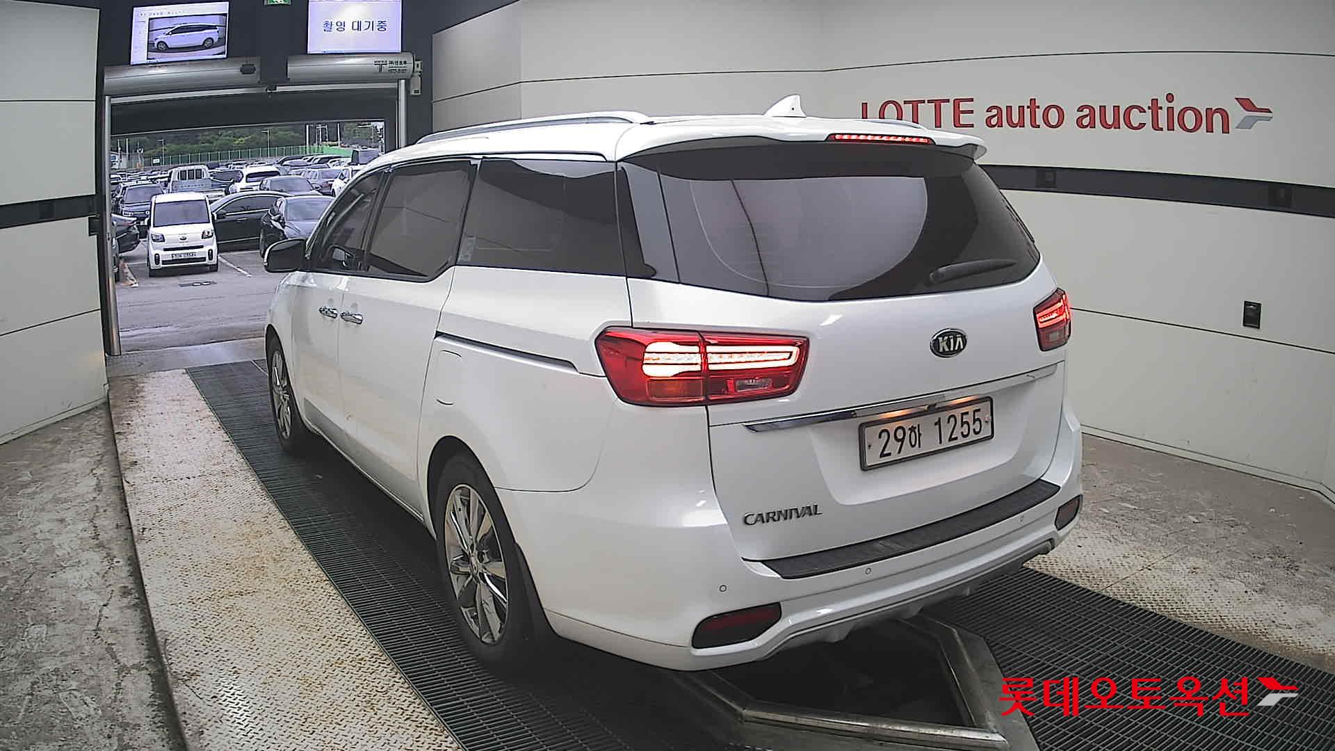 2019 - kia carnival