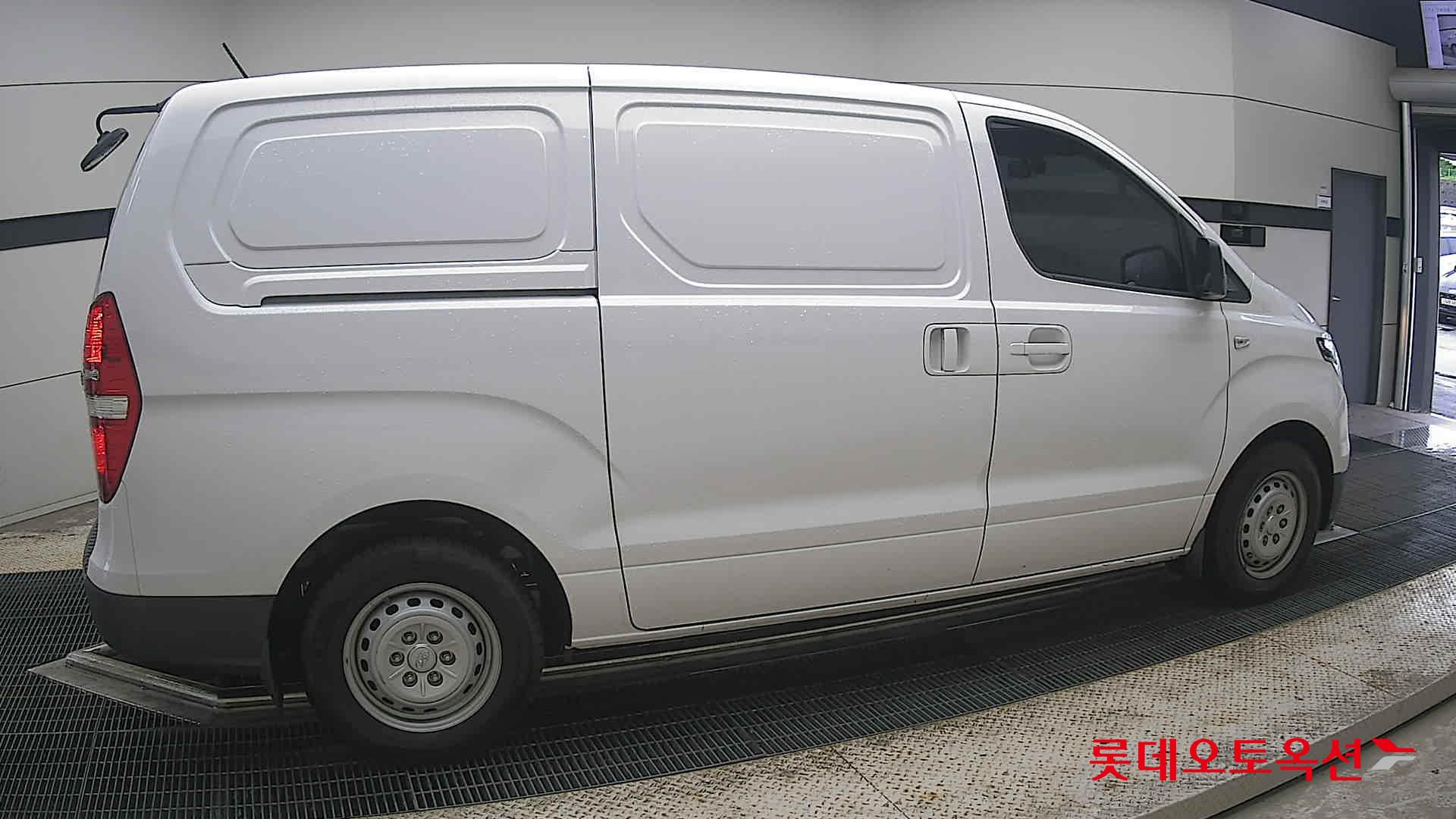 2020 - hyundai grand starex