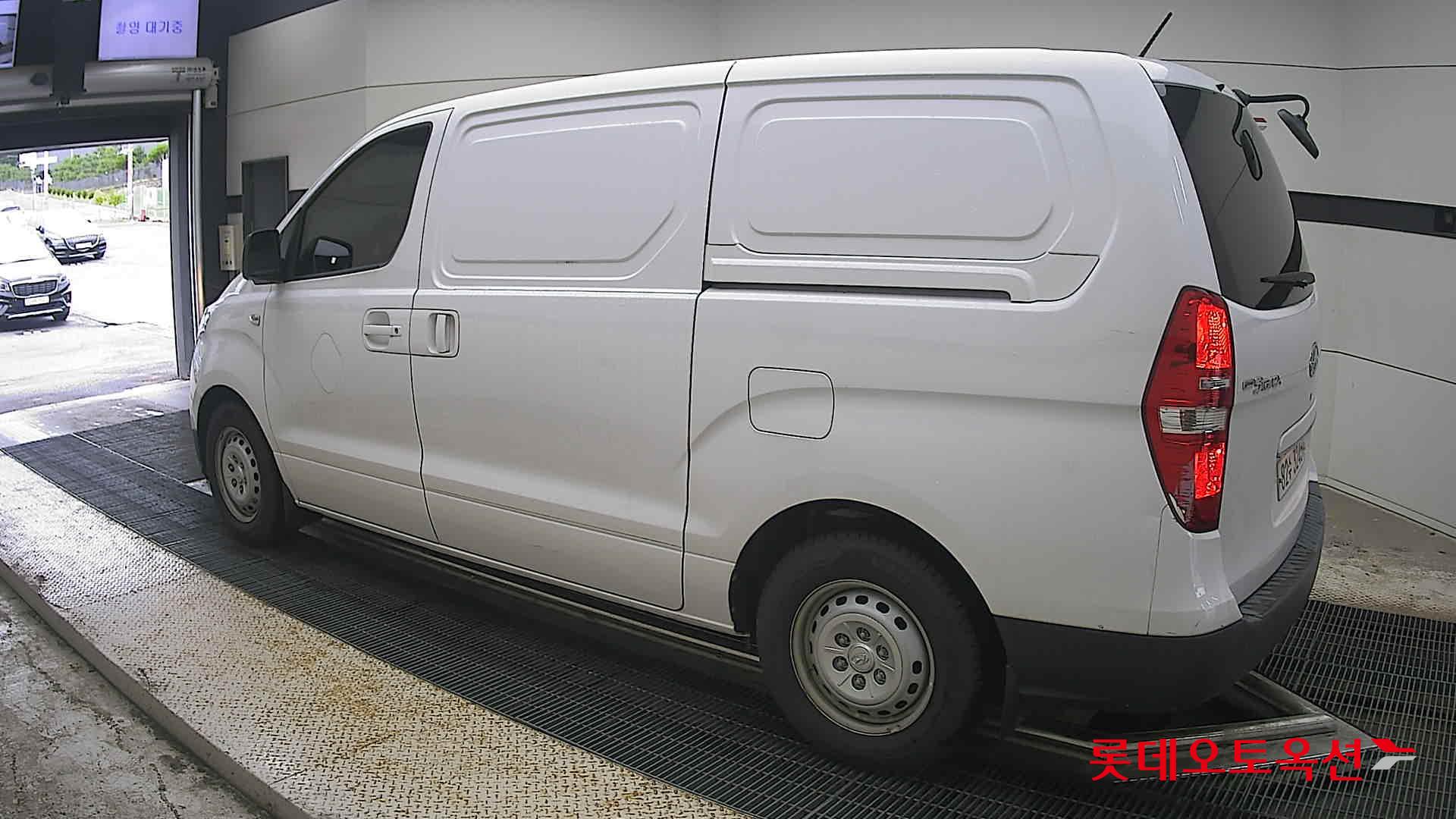 2021 - hyundai grand starex