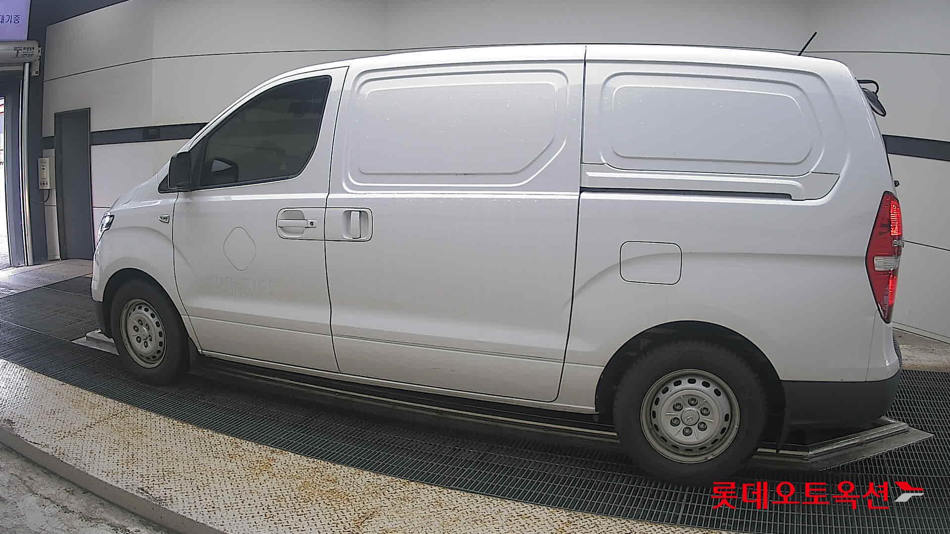 2021 - hyundai grand starex