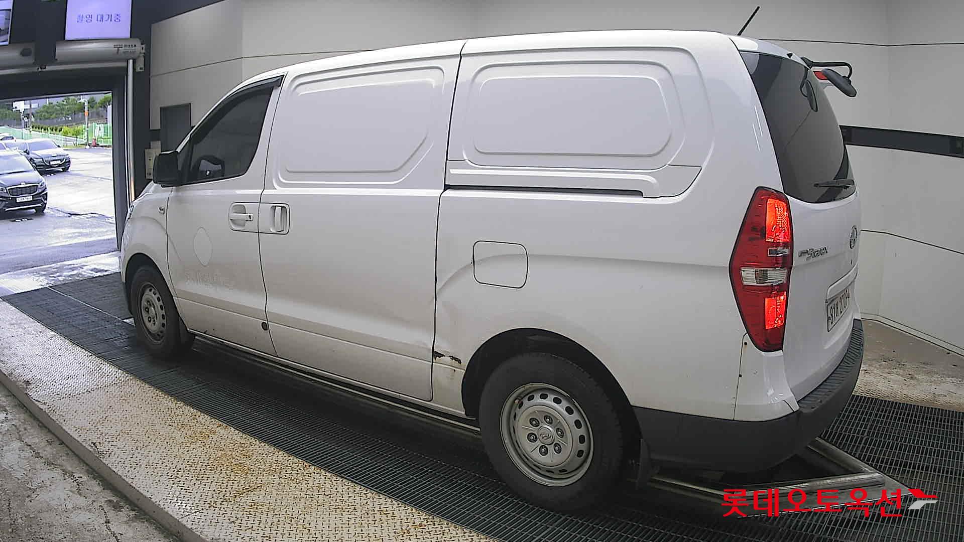 2021 - hyundai grand starex