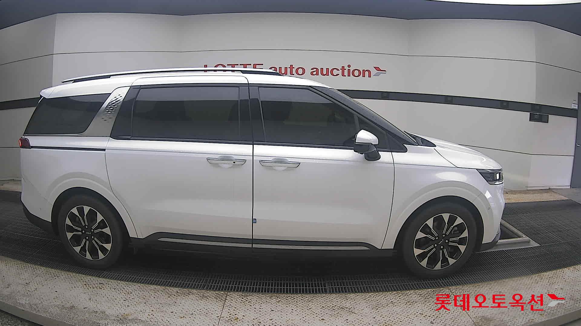 2023 - kia carnival