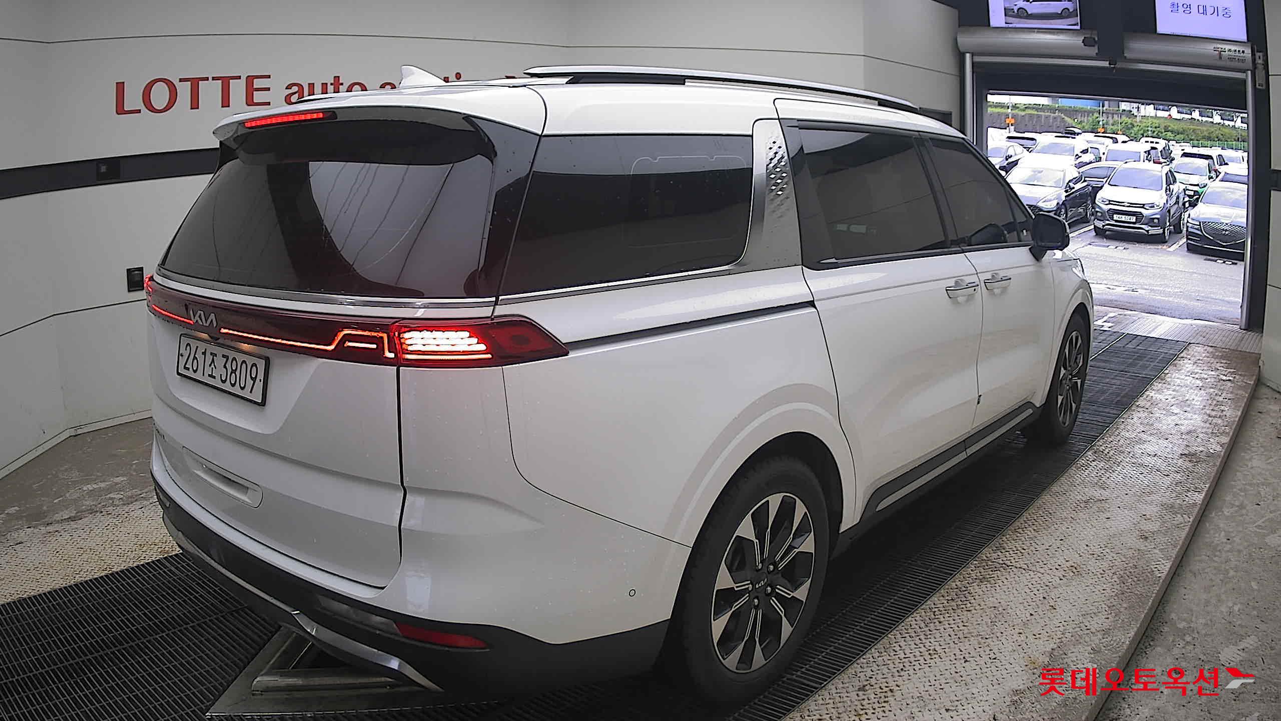 2023 - kia carnival