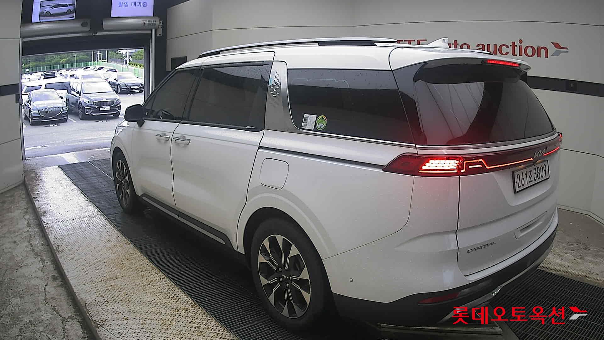 2023 - kia carnival