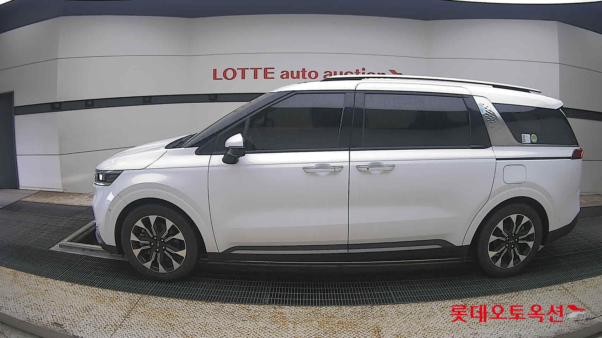2023 - kia carnival