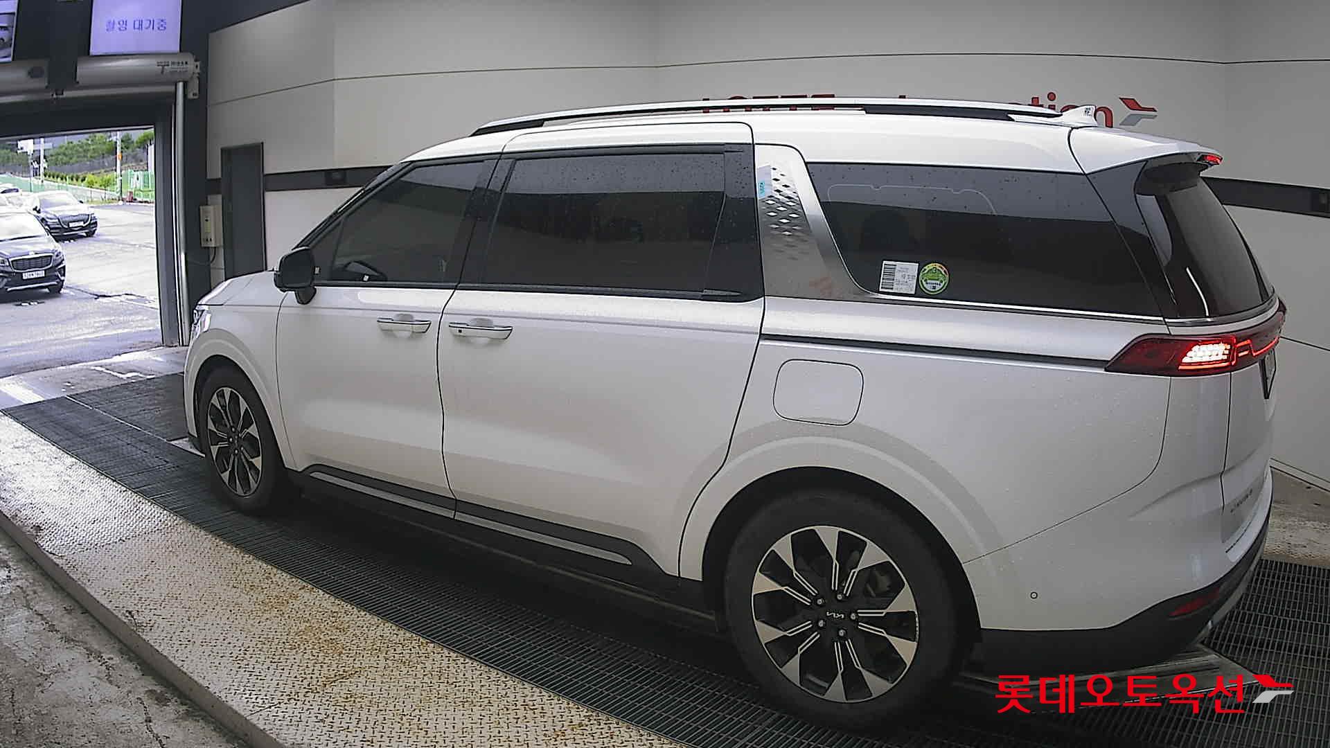 2023 - kia carnival