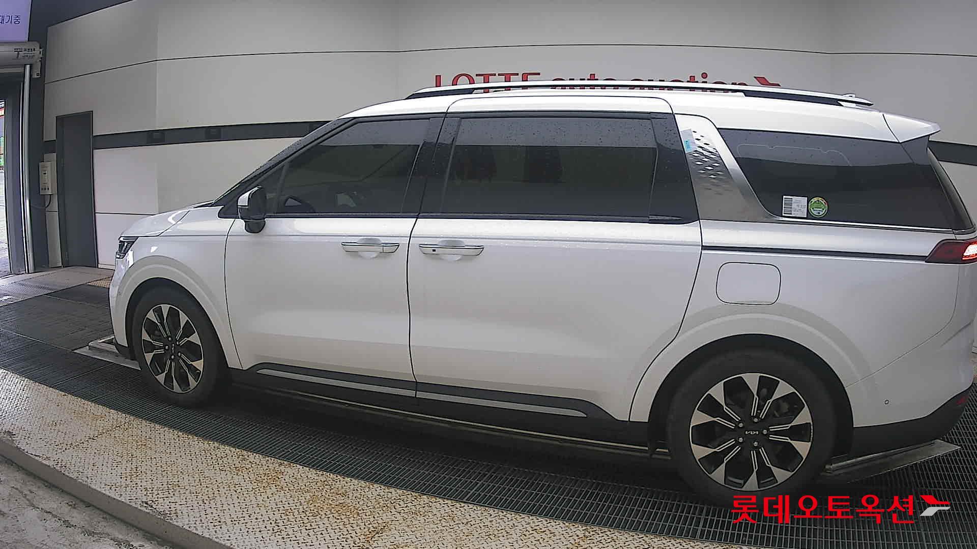 2023 - kia carnival