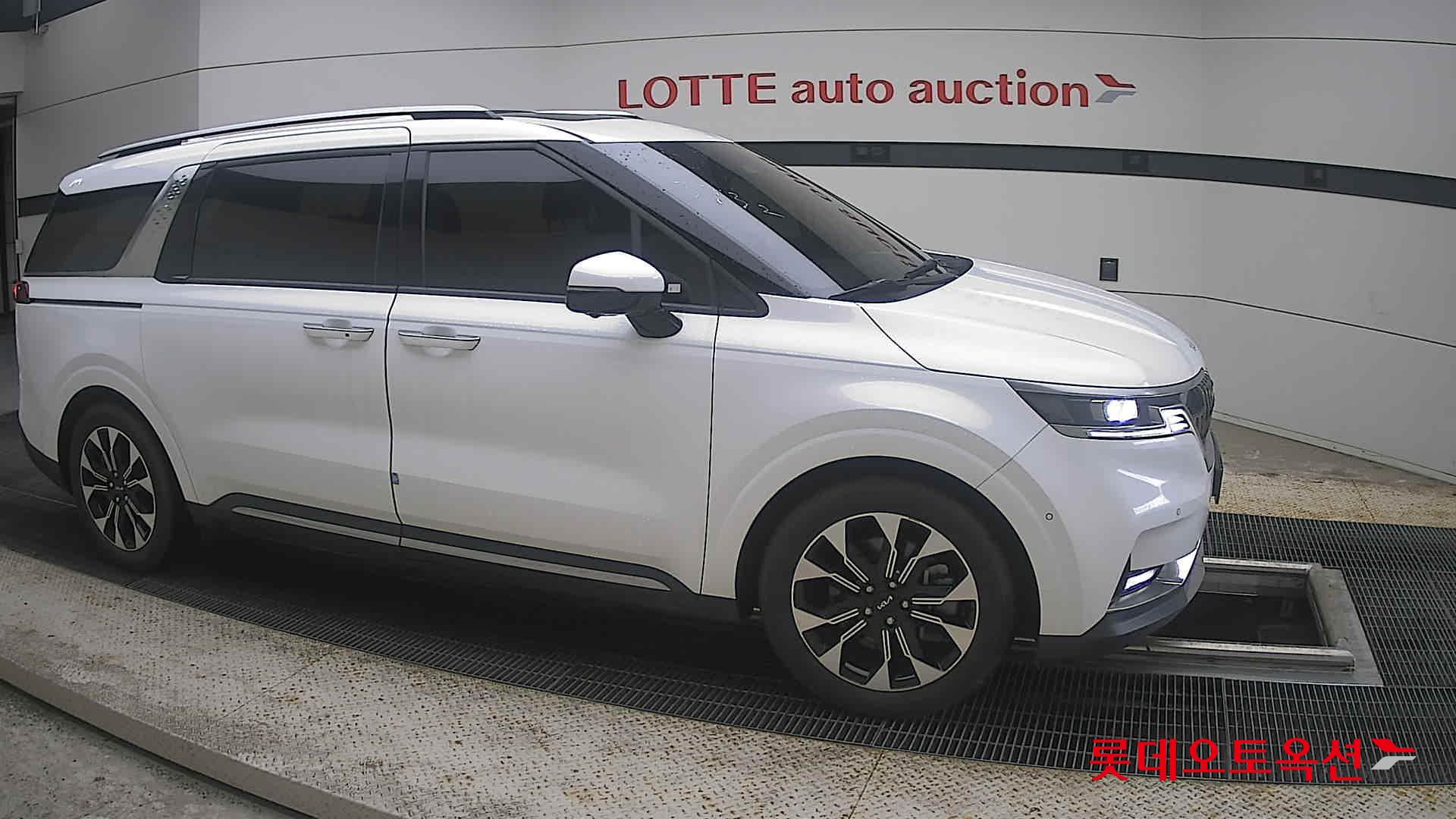 2023 - kia carnival
