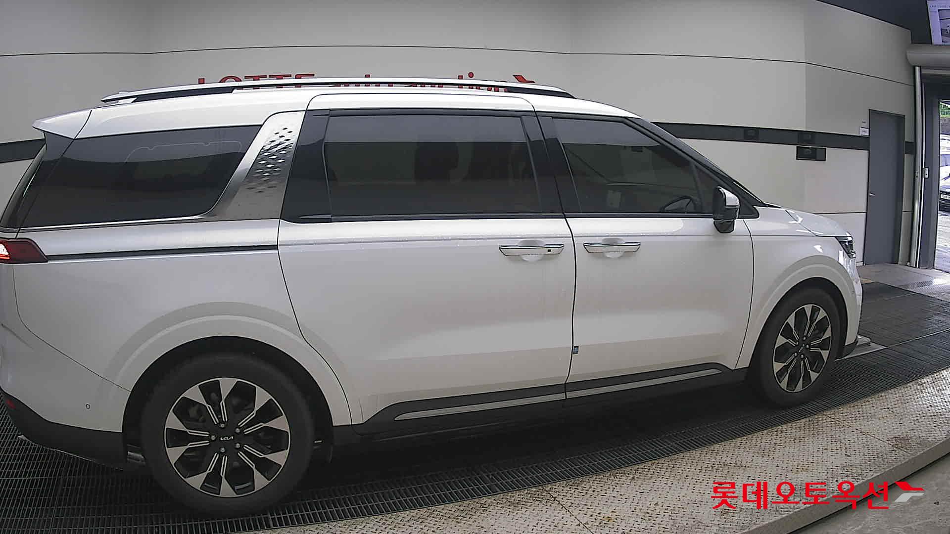 2023 - kia carnival