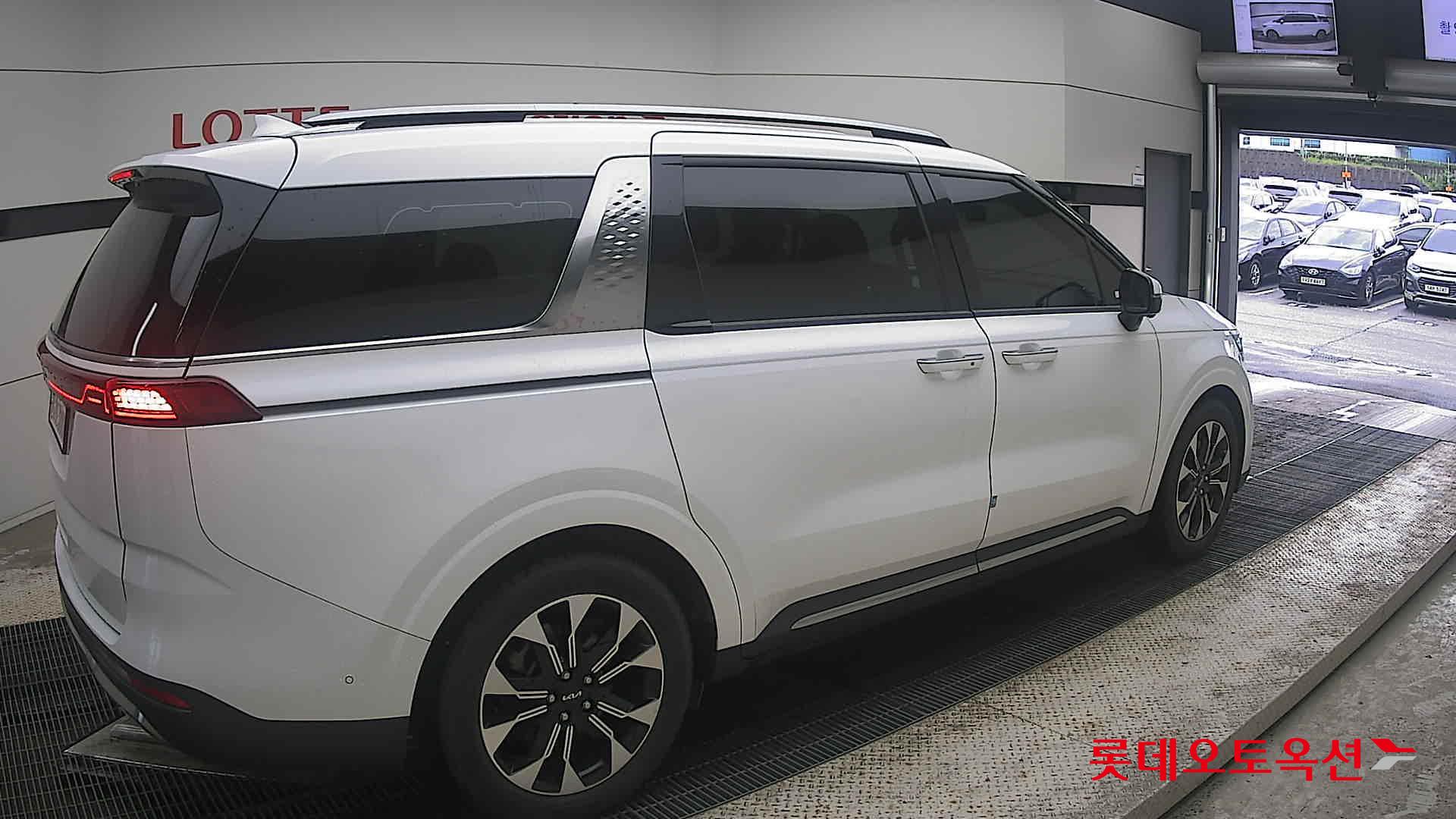 2023 - kia carnival