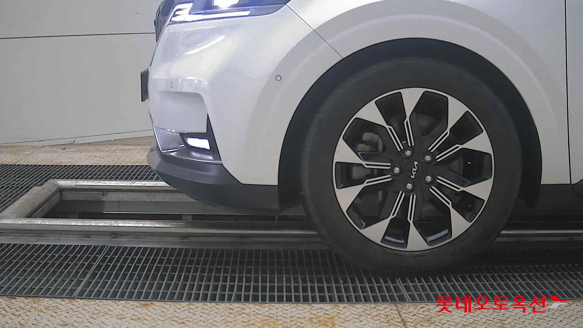 2023 - kia carnival