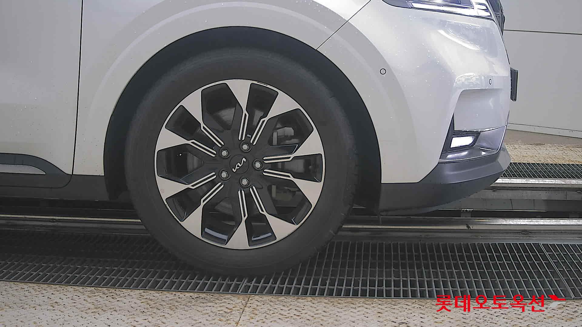 2023 - kia carnival
