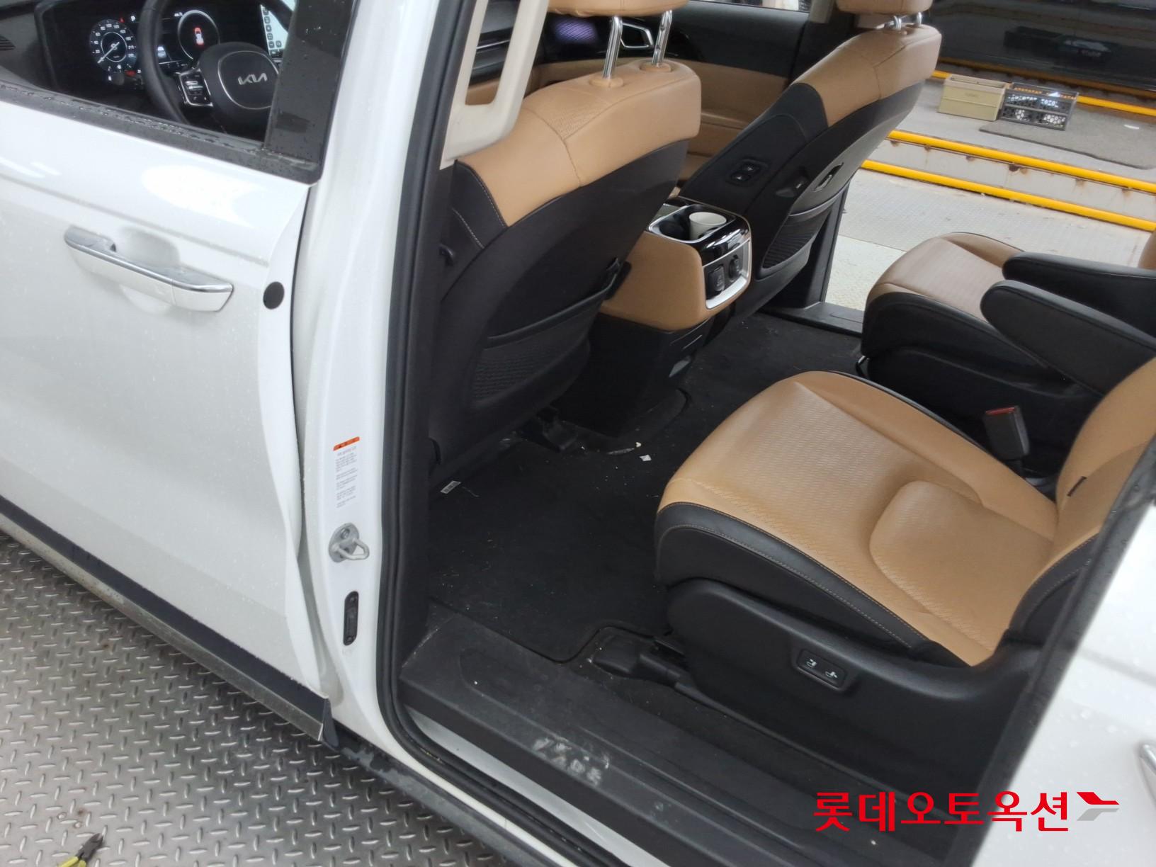 2023 - kia carnival