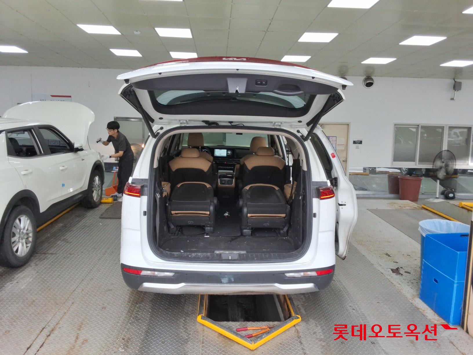 2023 - kia carnival