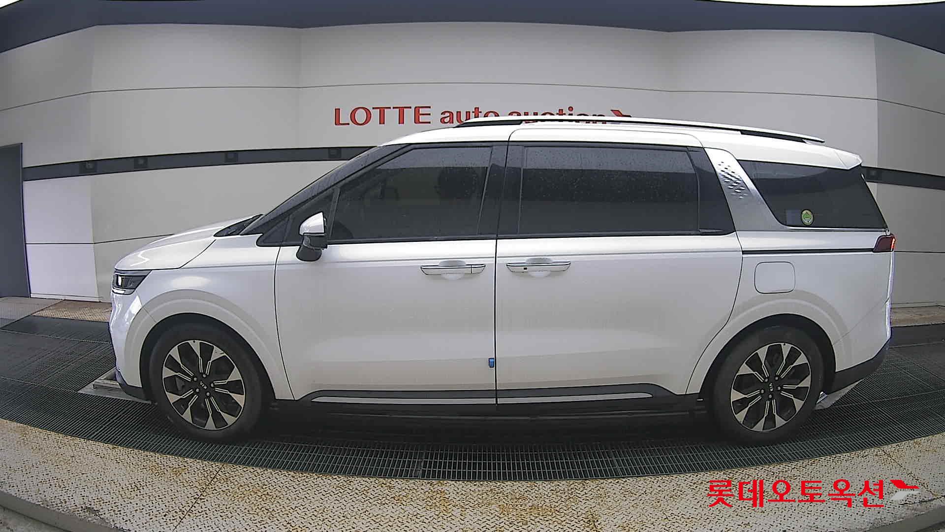 2021 - kia carnival