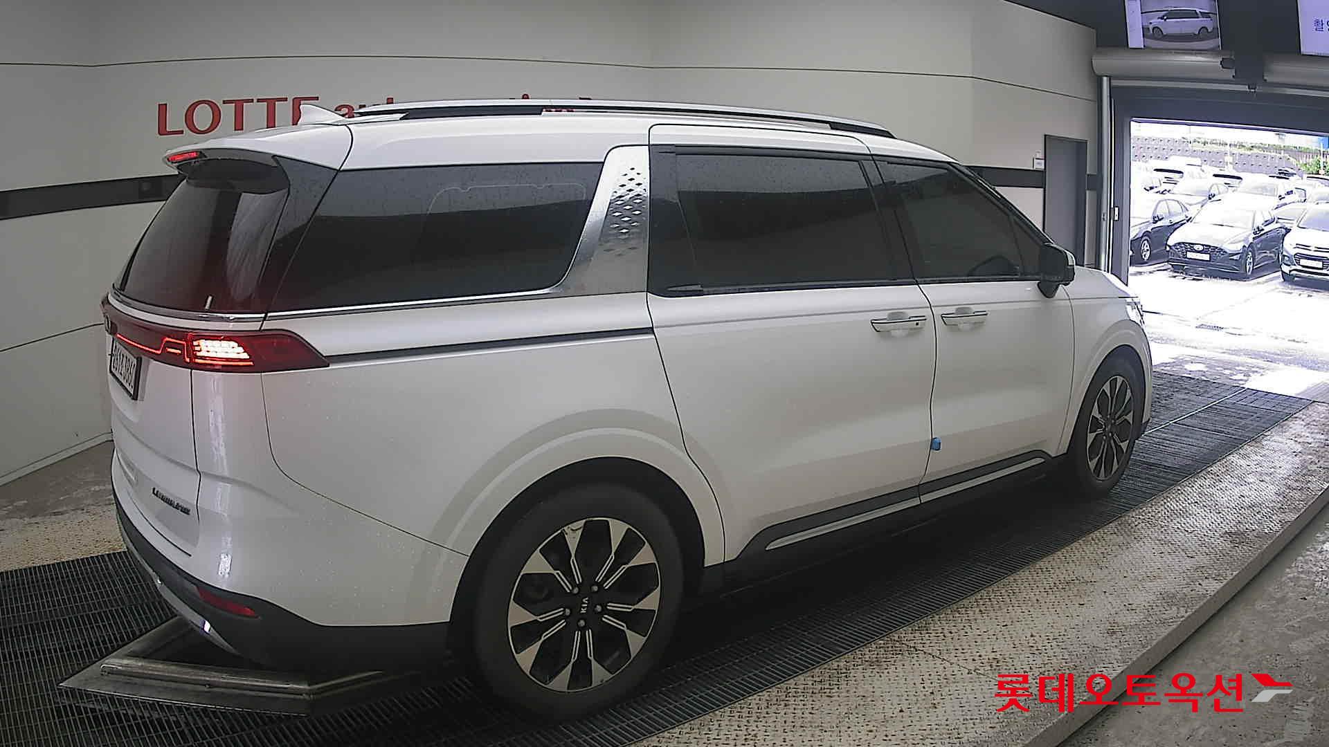 2021 - kia carnival