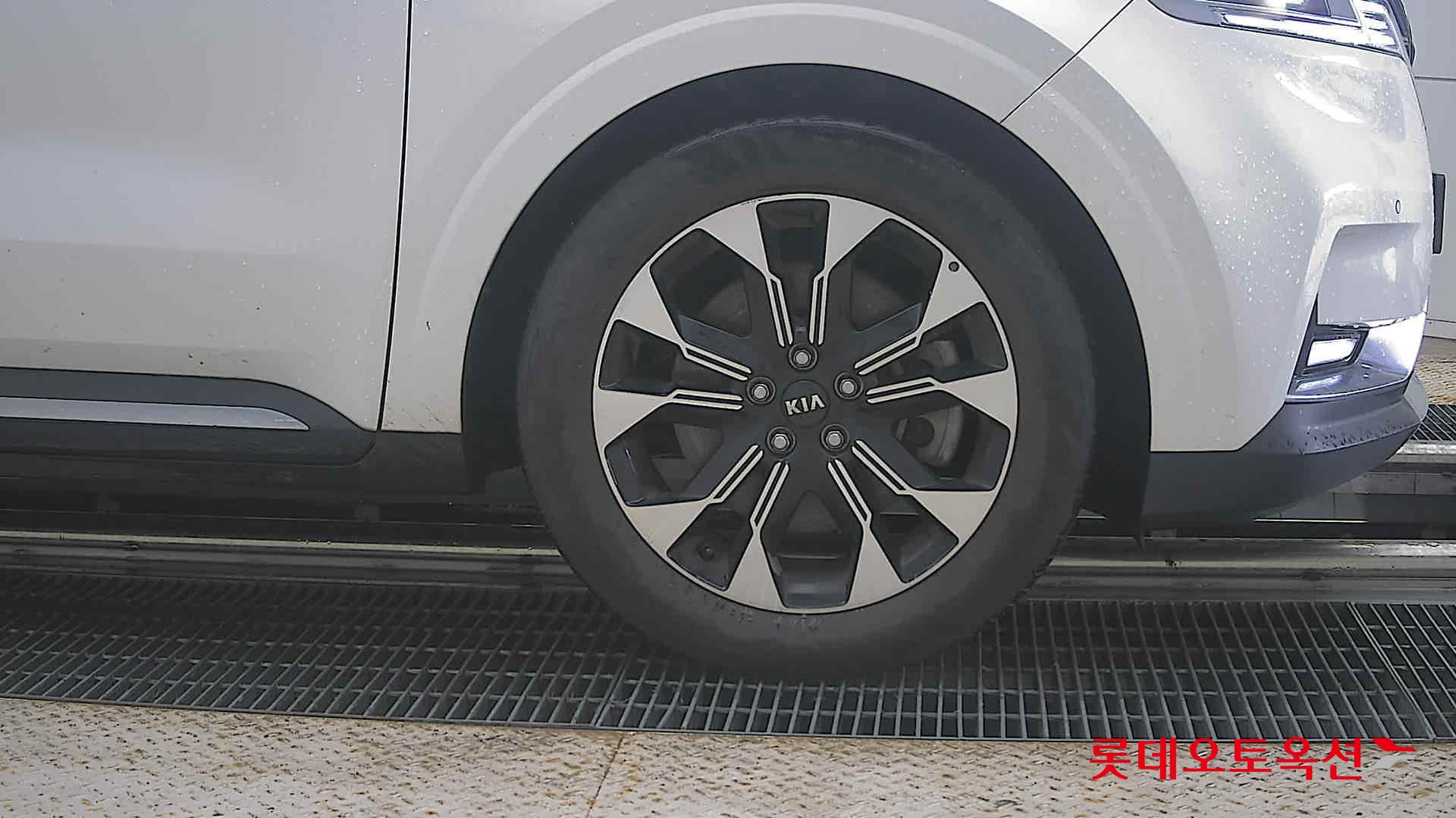 2021 - kia carnival