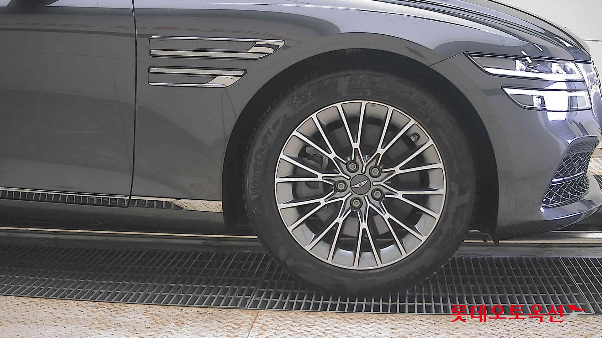 2022 - genesis g80