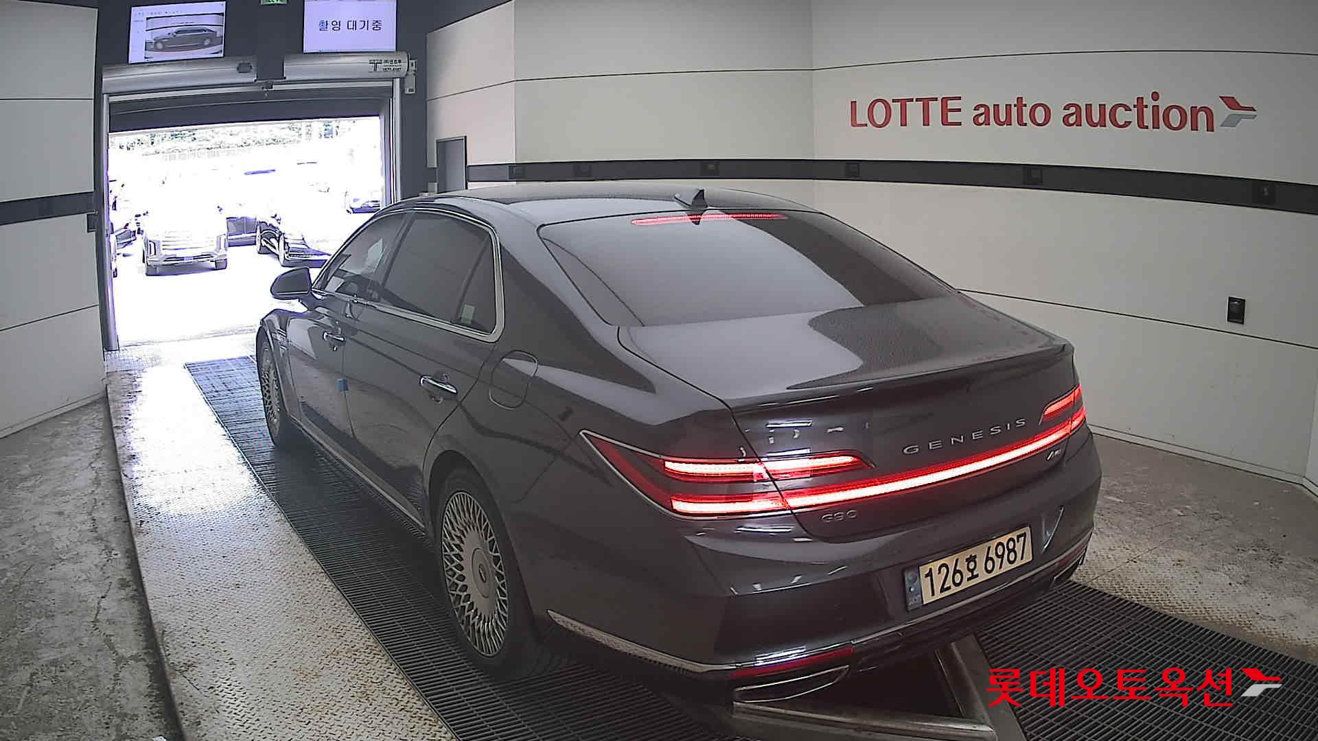 2021 - genesis g90