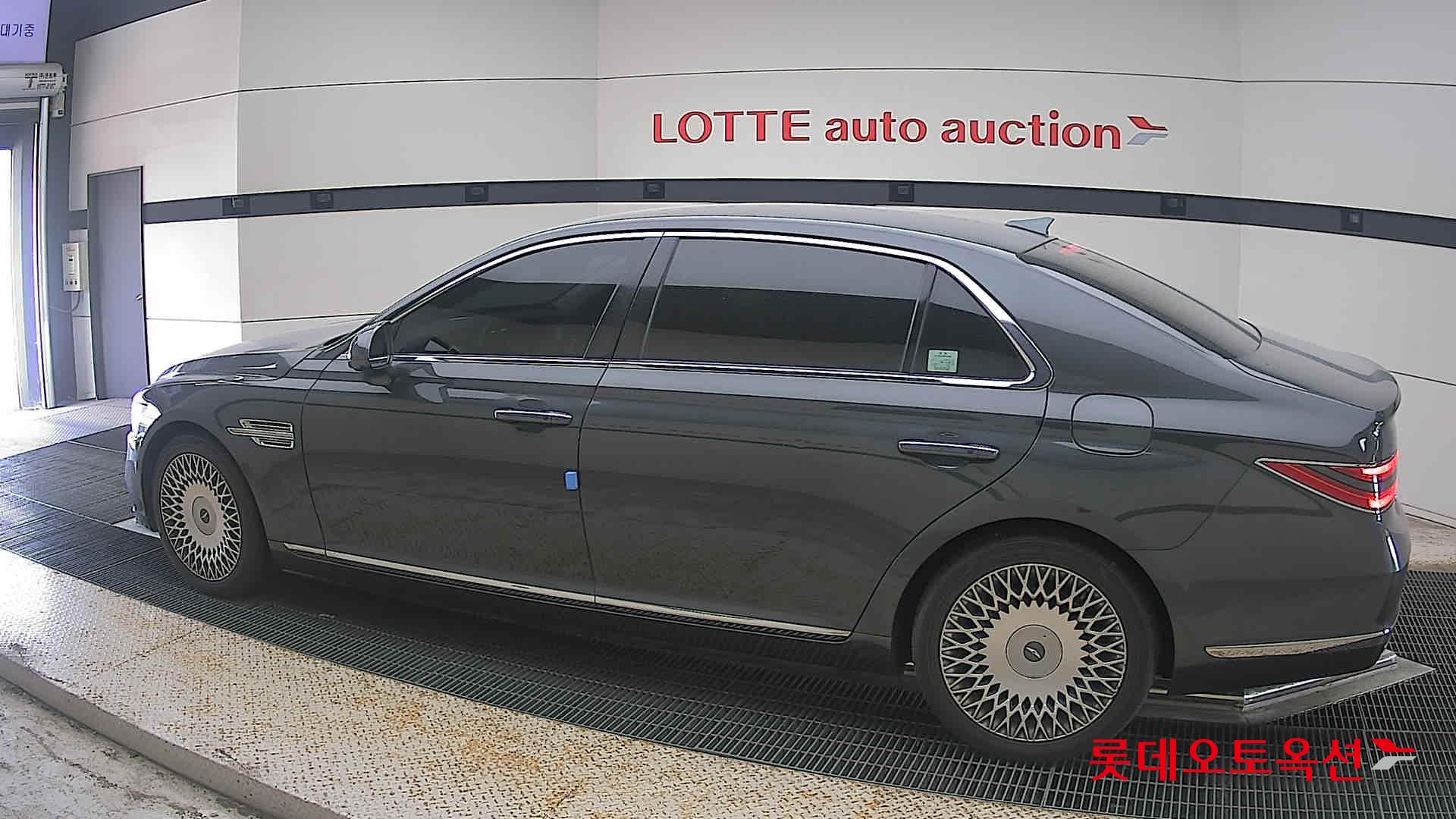 2021 - genesis g90