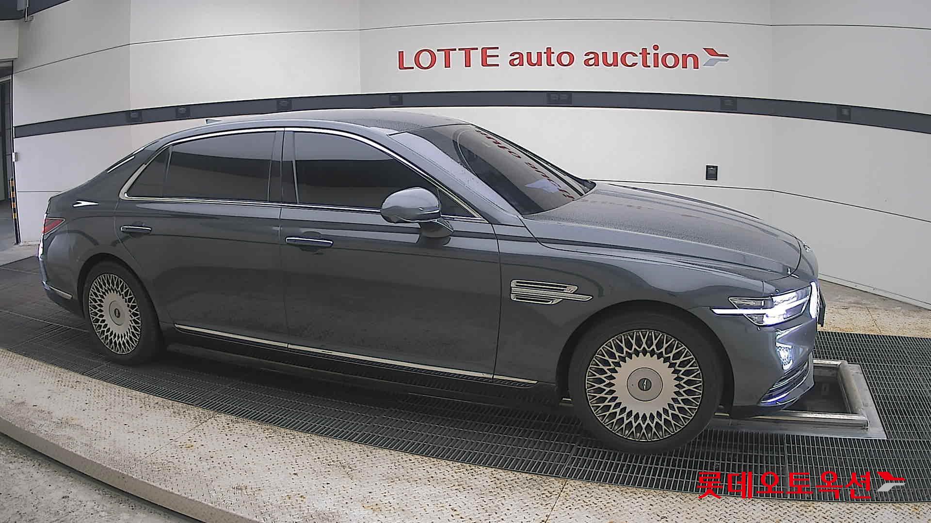 2021 - genesis g90