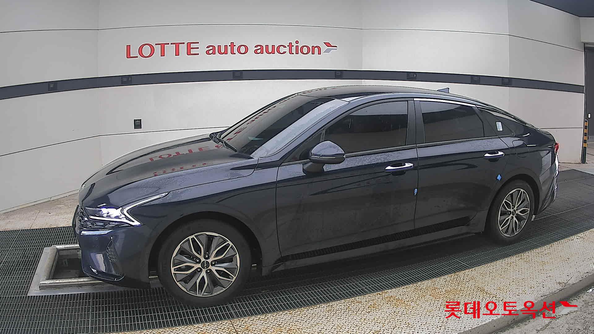 2022 - kia k5