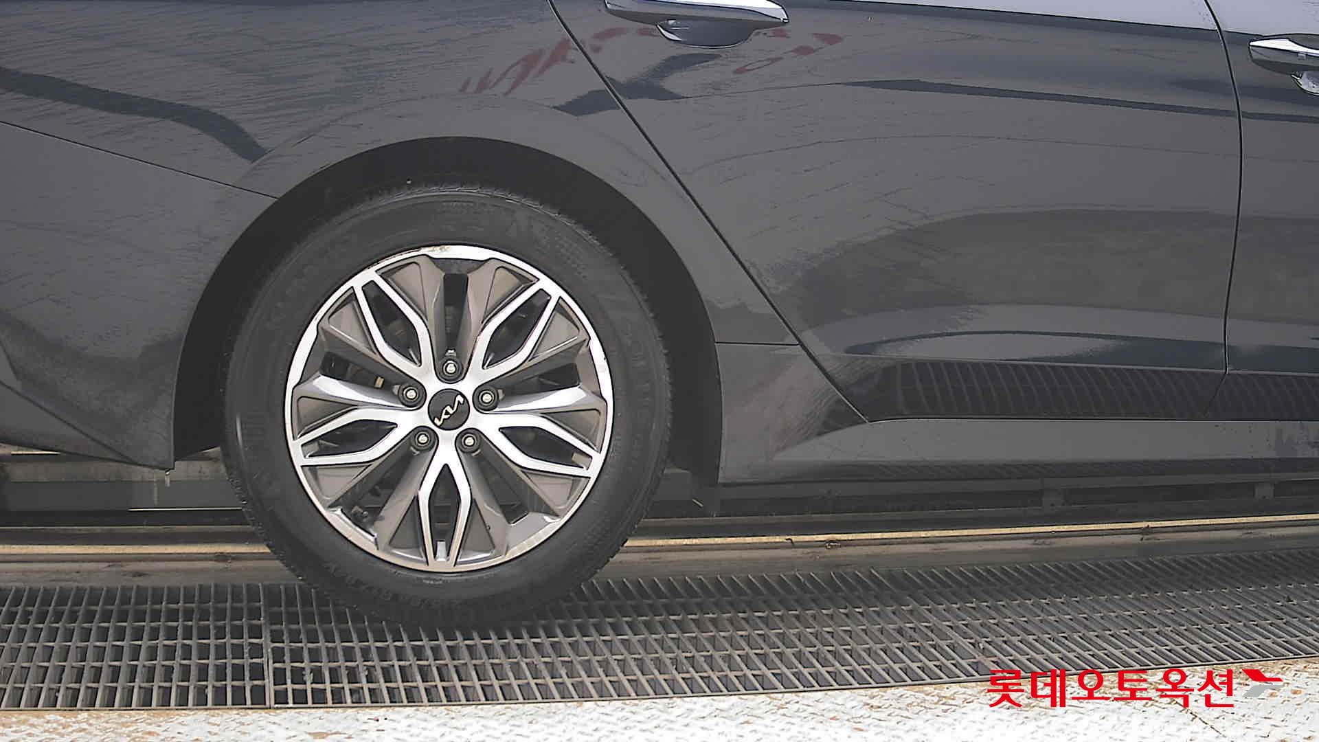 2022 - kia k5
