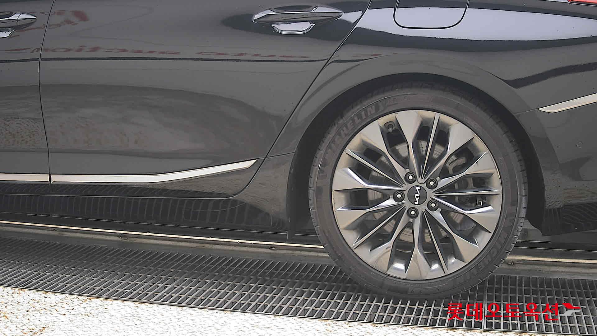 2023 - kia k8