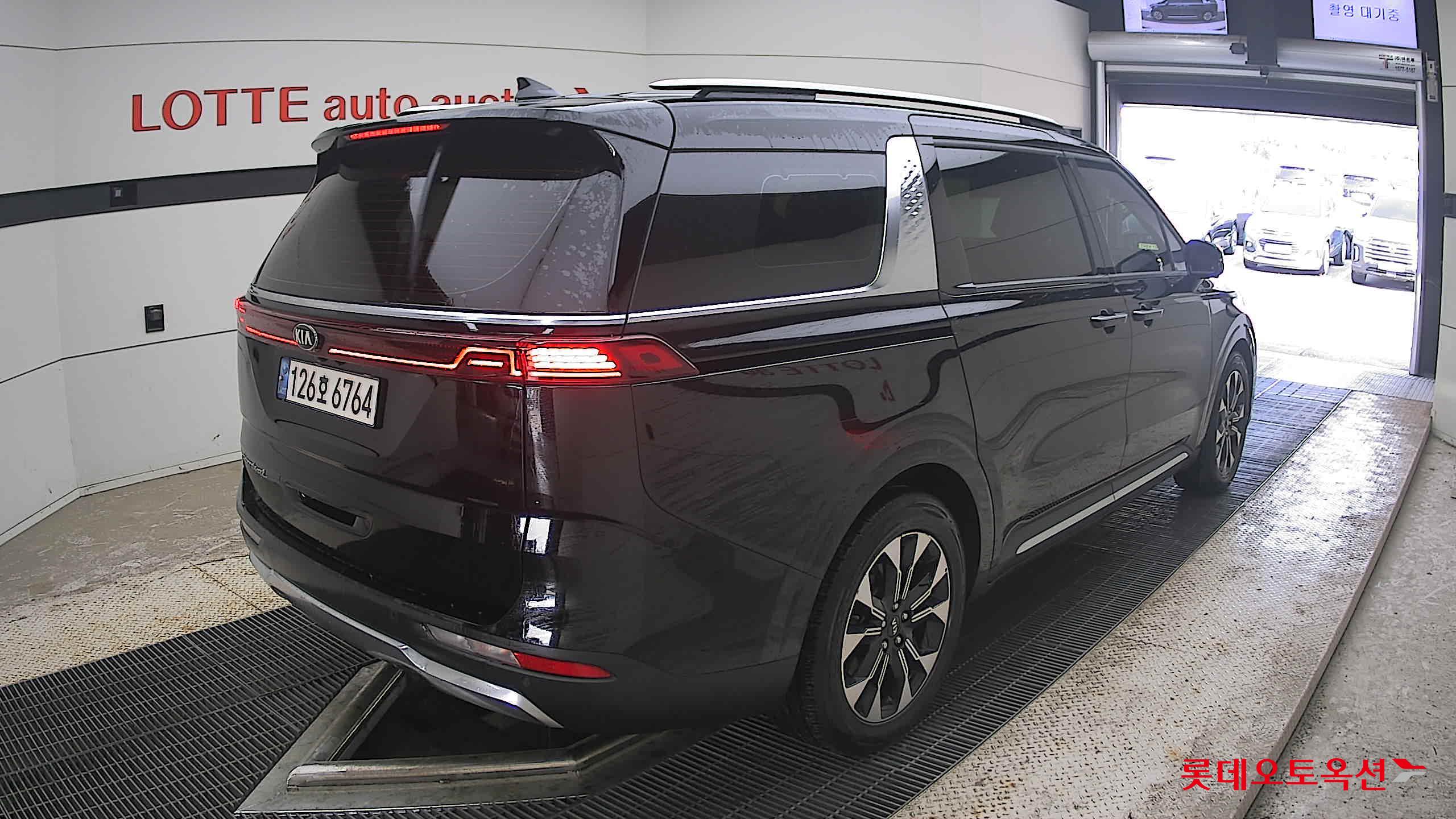 2021 - kia carnival