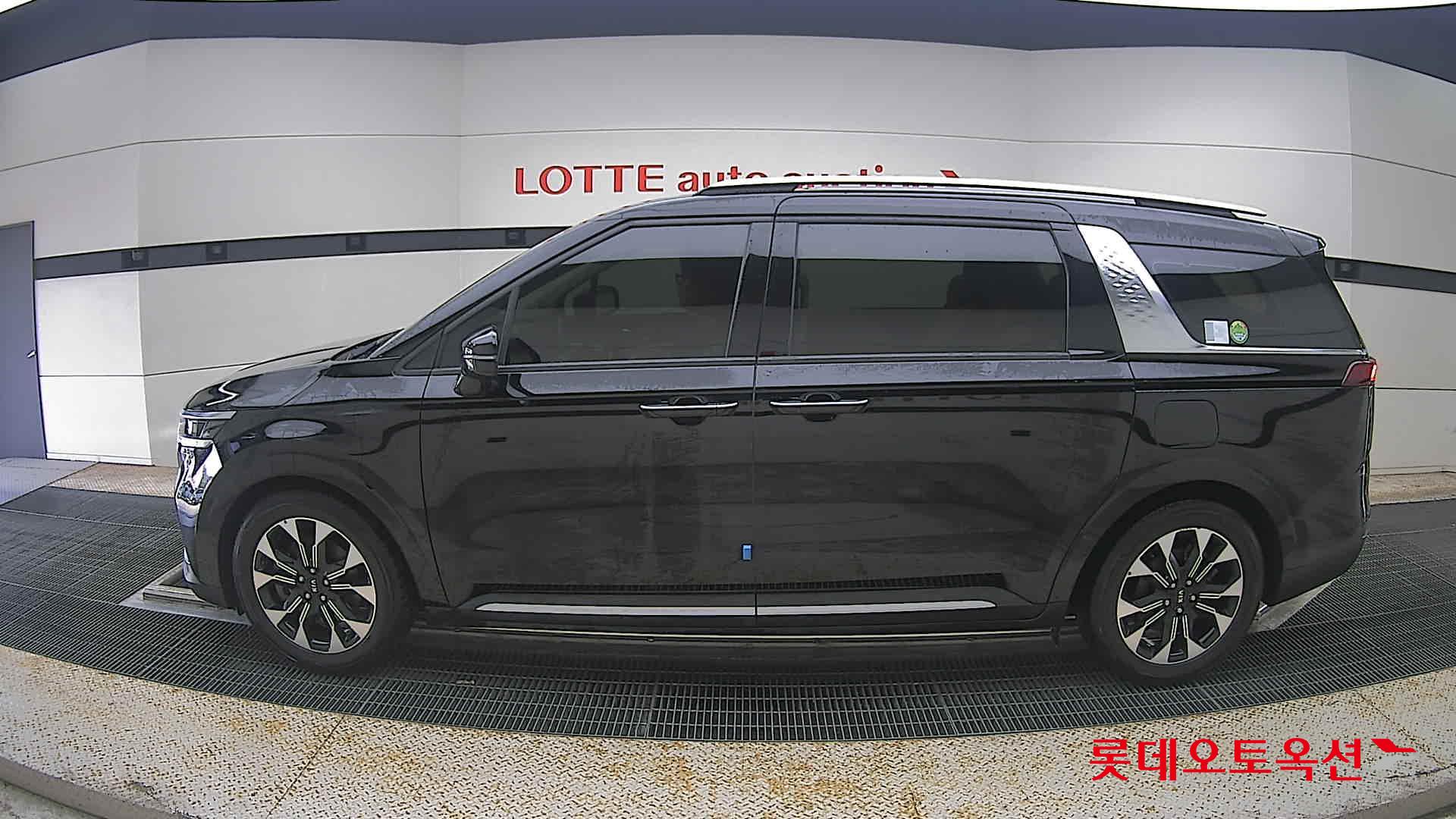 2021 - kia carnival